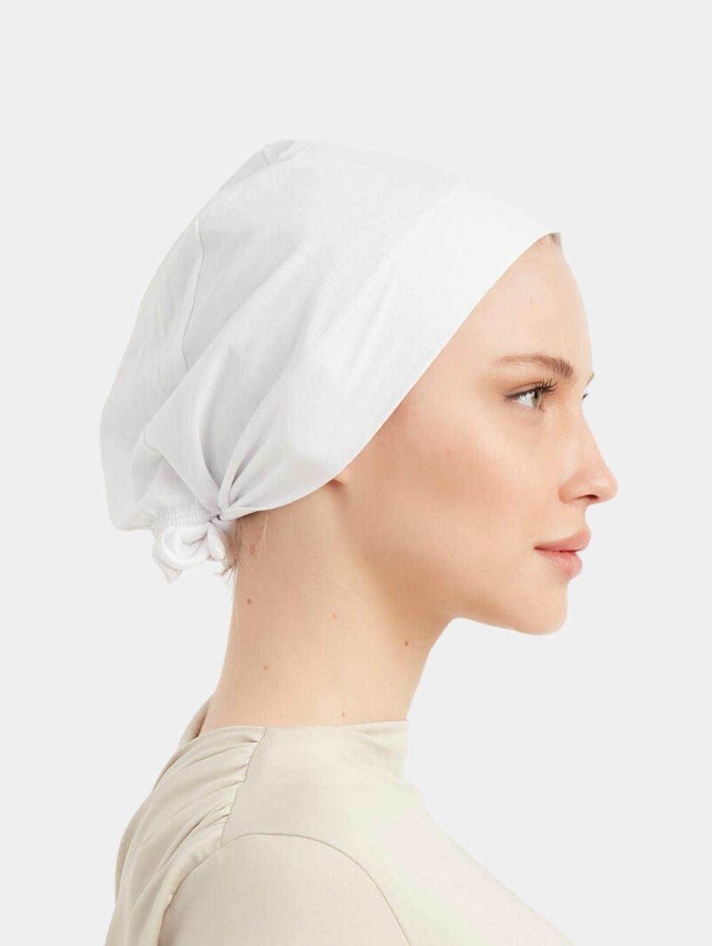 Beyaz Bağlamalı Dikişsiz Bone