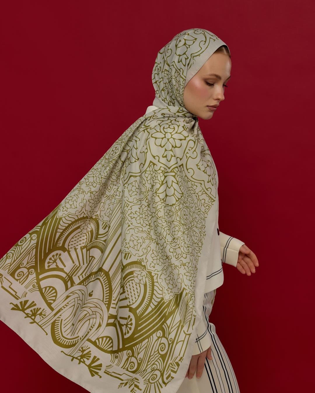 Beyaz Işık & Altın Zeytin Harem Rüyası Desen Şal