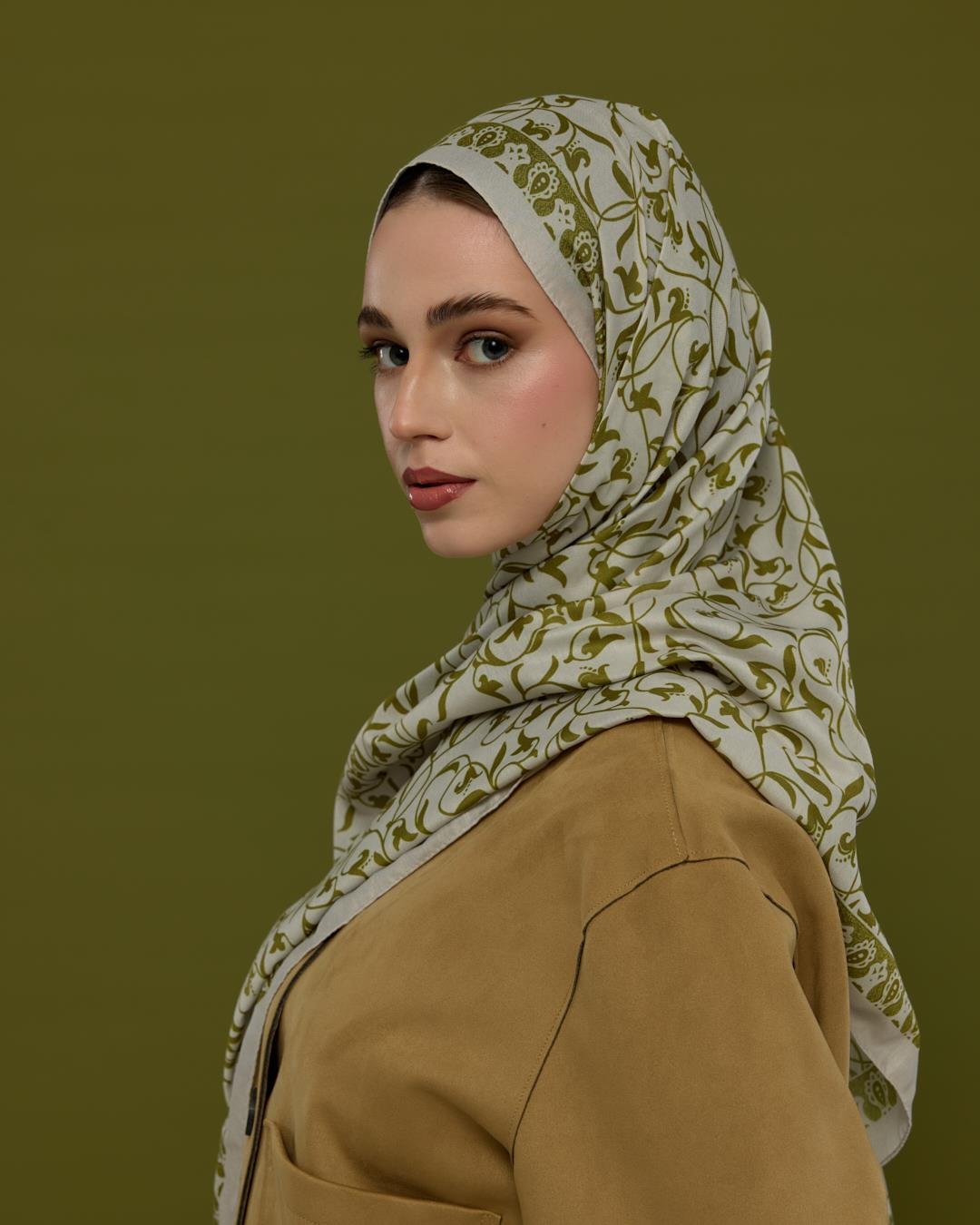 Beyaz Işık & Altın Zeytin Lale Bahçesi Desen Şal