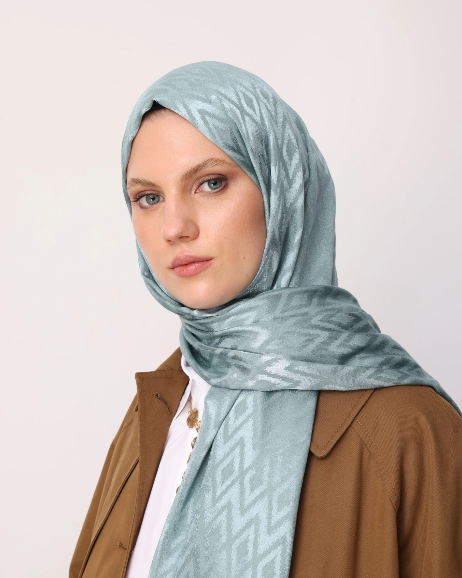 Çağla Karo Desen Parlak Jakar Şal