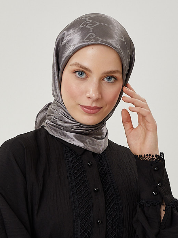Gri G Desen Parlak Eşarp