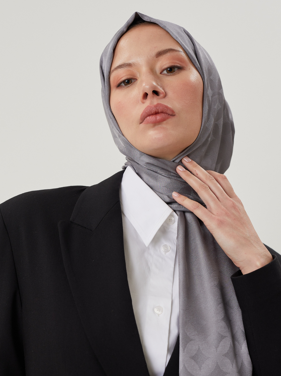 Gri Rise Desen Jakar Şal