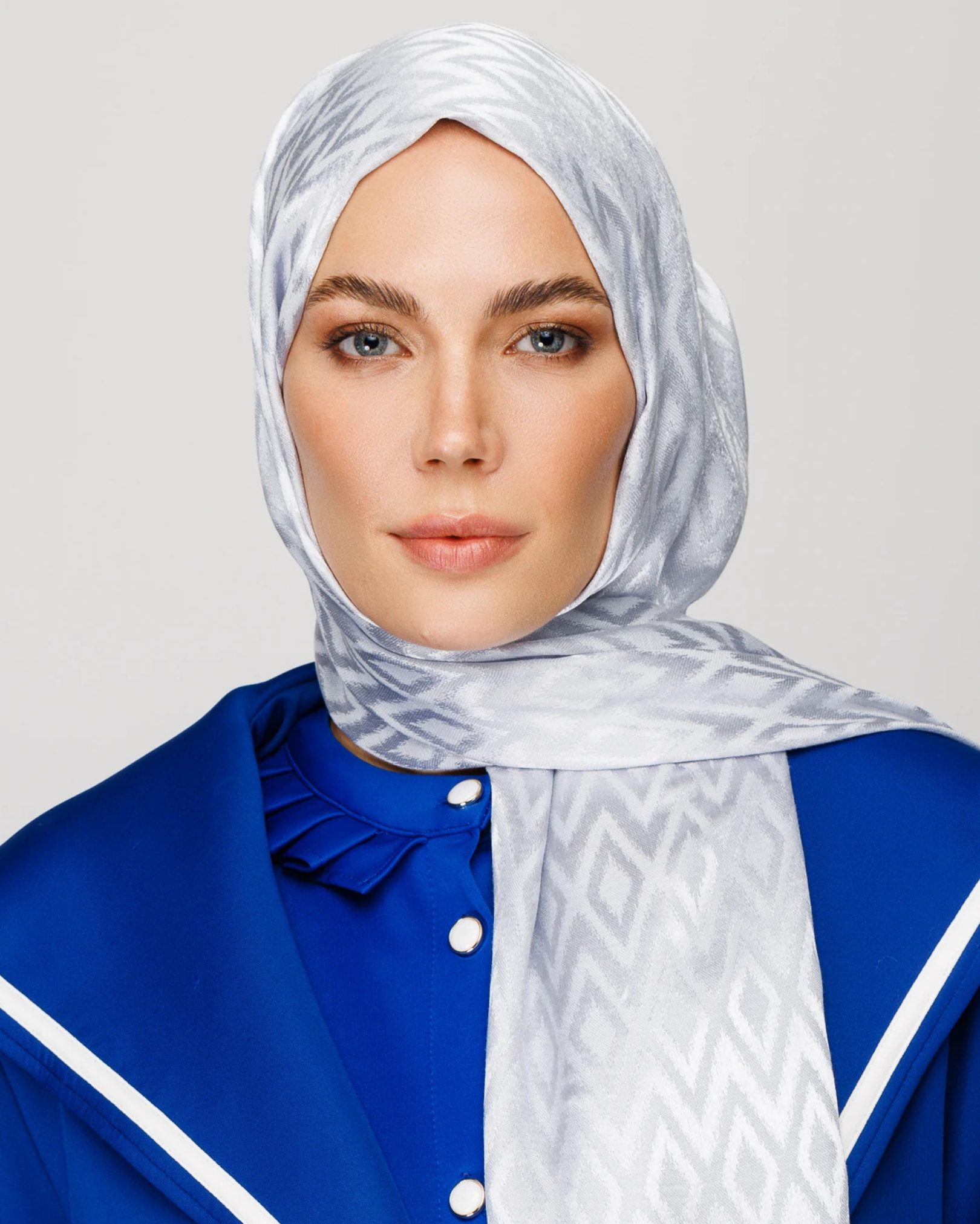 Gümüş Karo Desen Parlak Jakar Şal