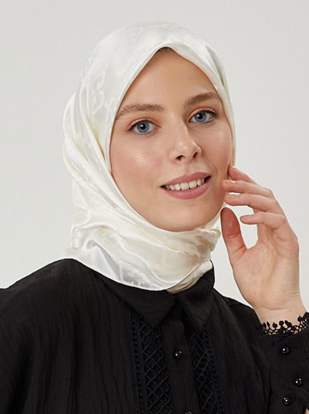 Kırık Beyaz G Desen Parlak Eşarp