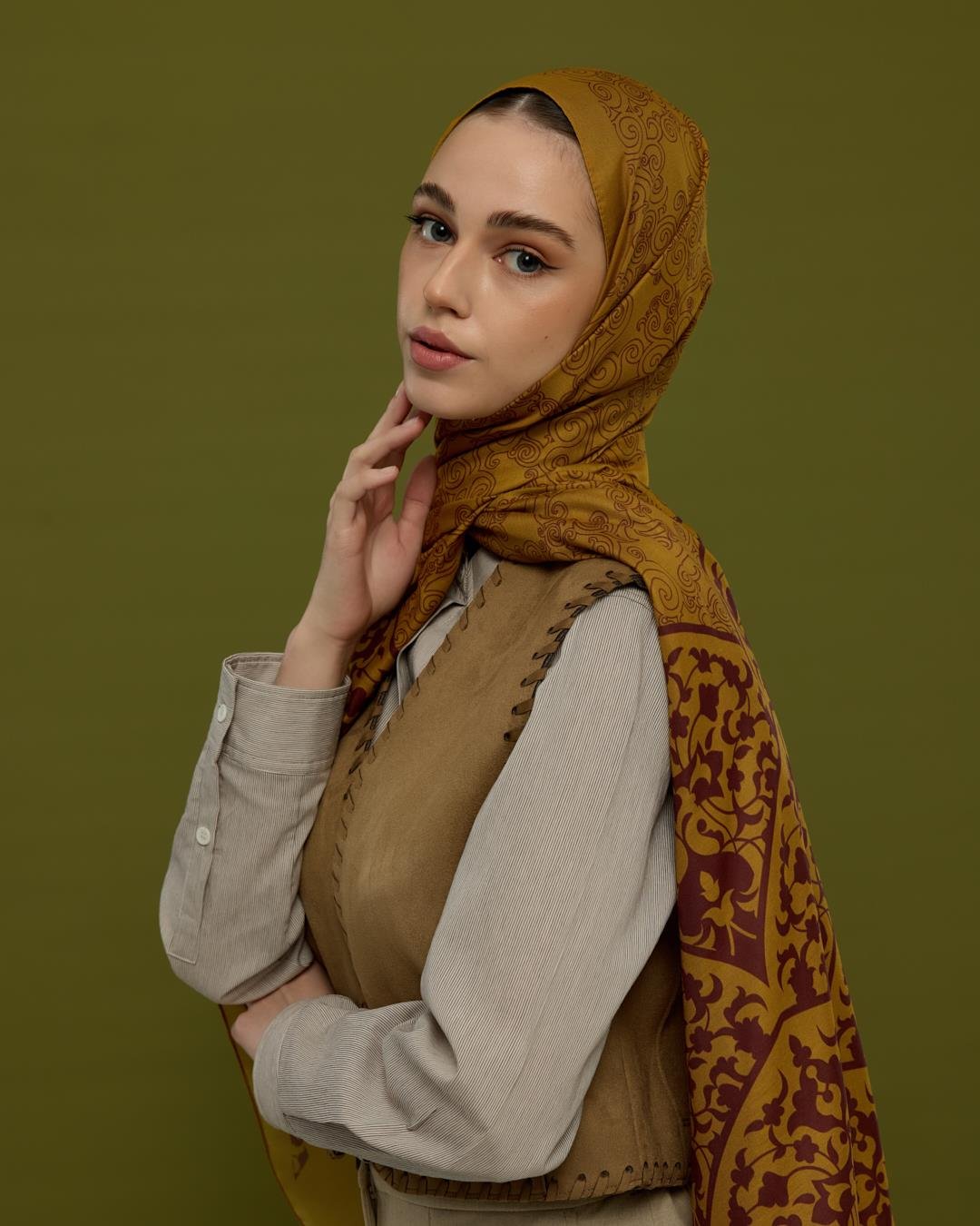 Saf Altın & Tarçın Rüzgarı Saraylı Desen Şal