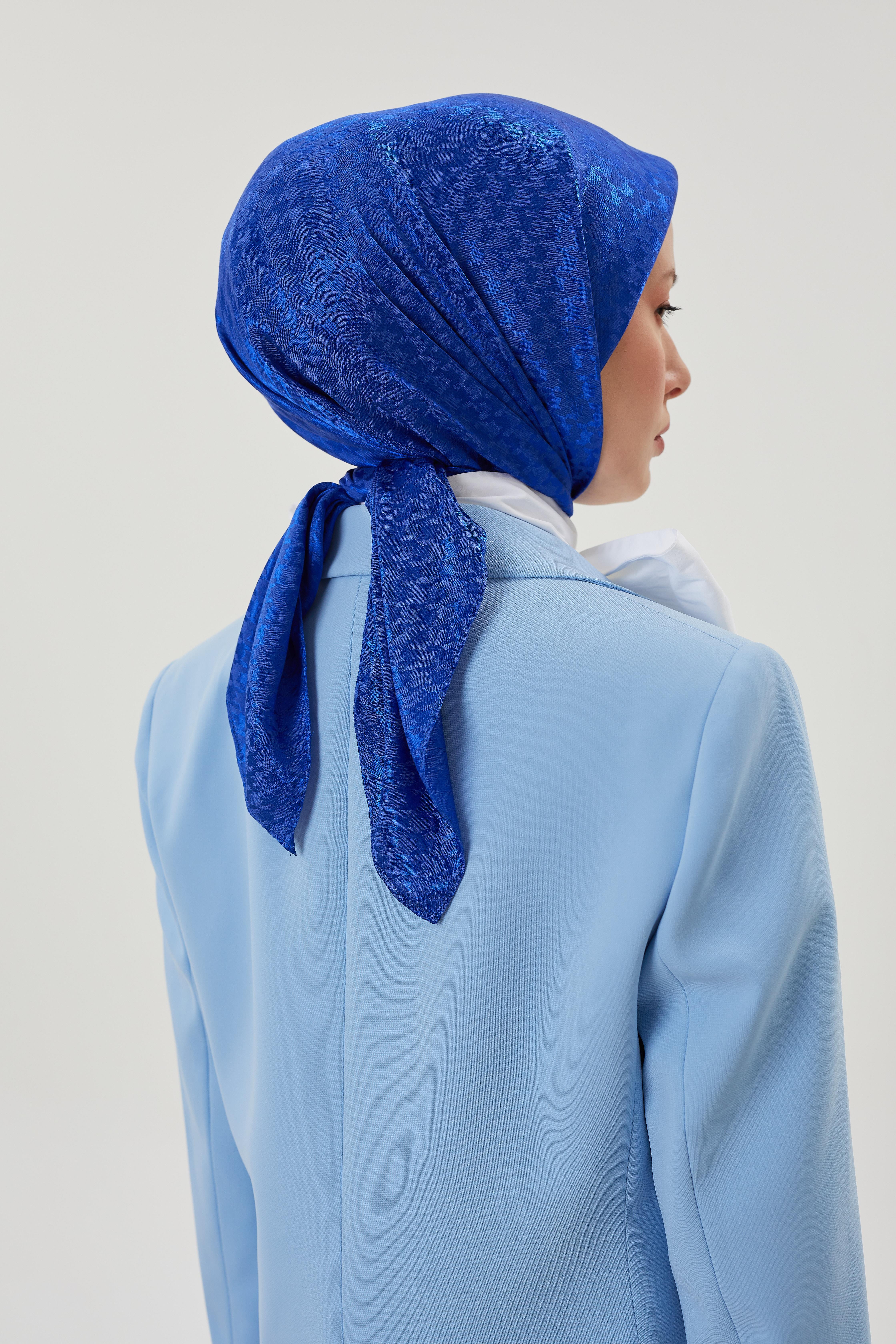 Saks Mavisi Kazayağı Desen Parlak Jakar Eşarp