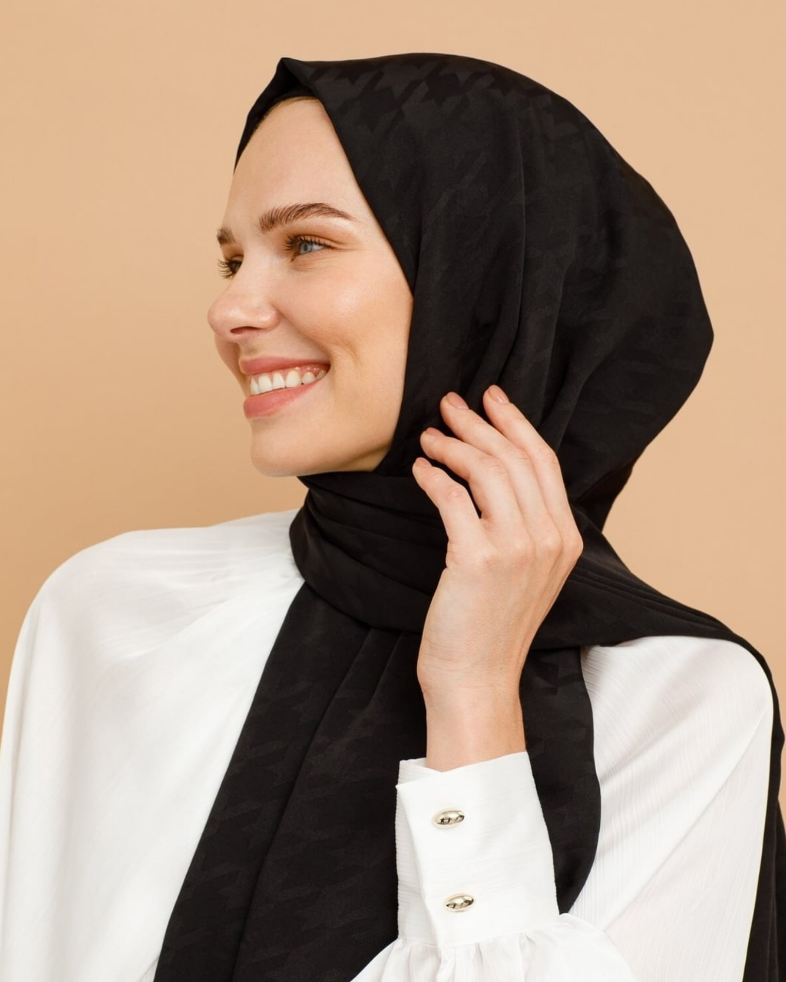Siyah Kazayağı Desen İpeksi Jakar Şal