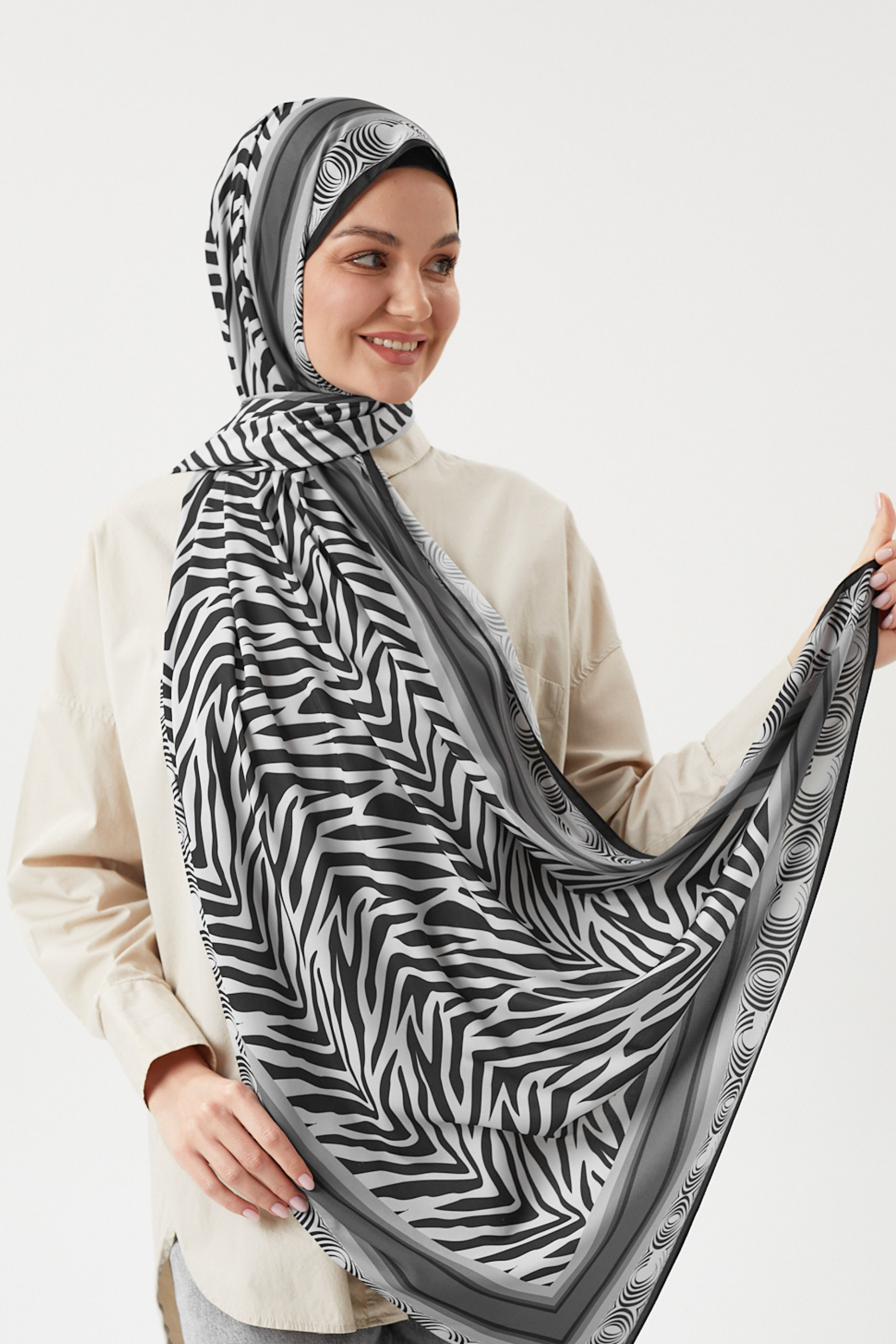 Siyah Zebra Desen İpek Şal