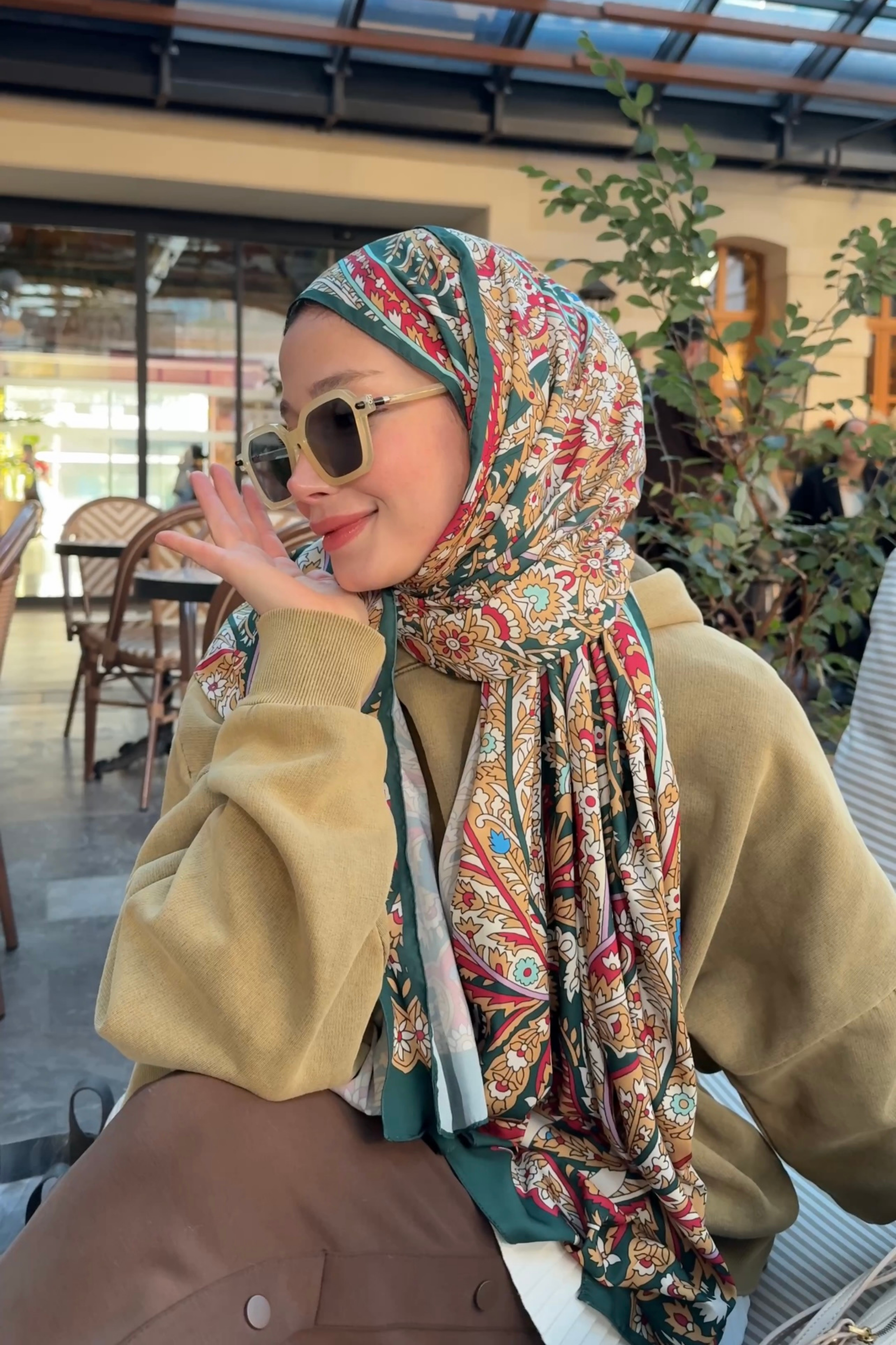 Zeynep'in Haki Balamir Desen İpek Şal Tercihi