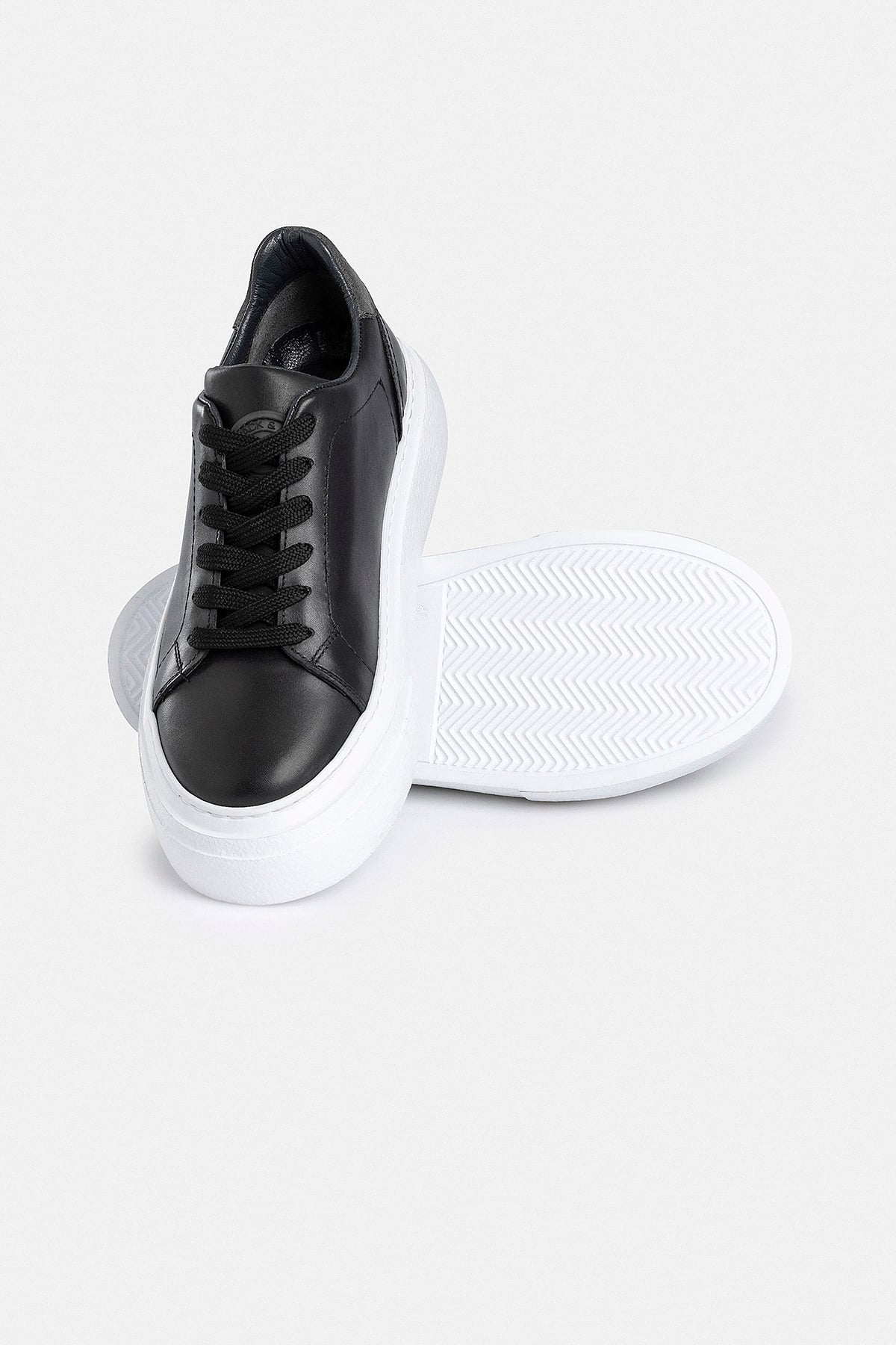 %100 Deri Termo Taban Siyah-Beyaz Erkek Sneaker Ayakkabı