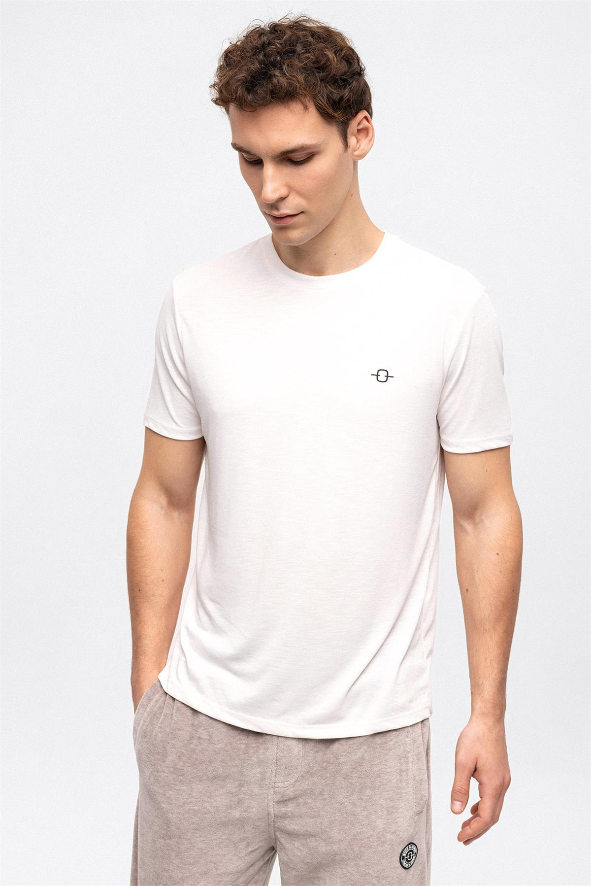 Beyaz Bisiklet Yaka Regular Fit Tişört