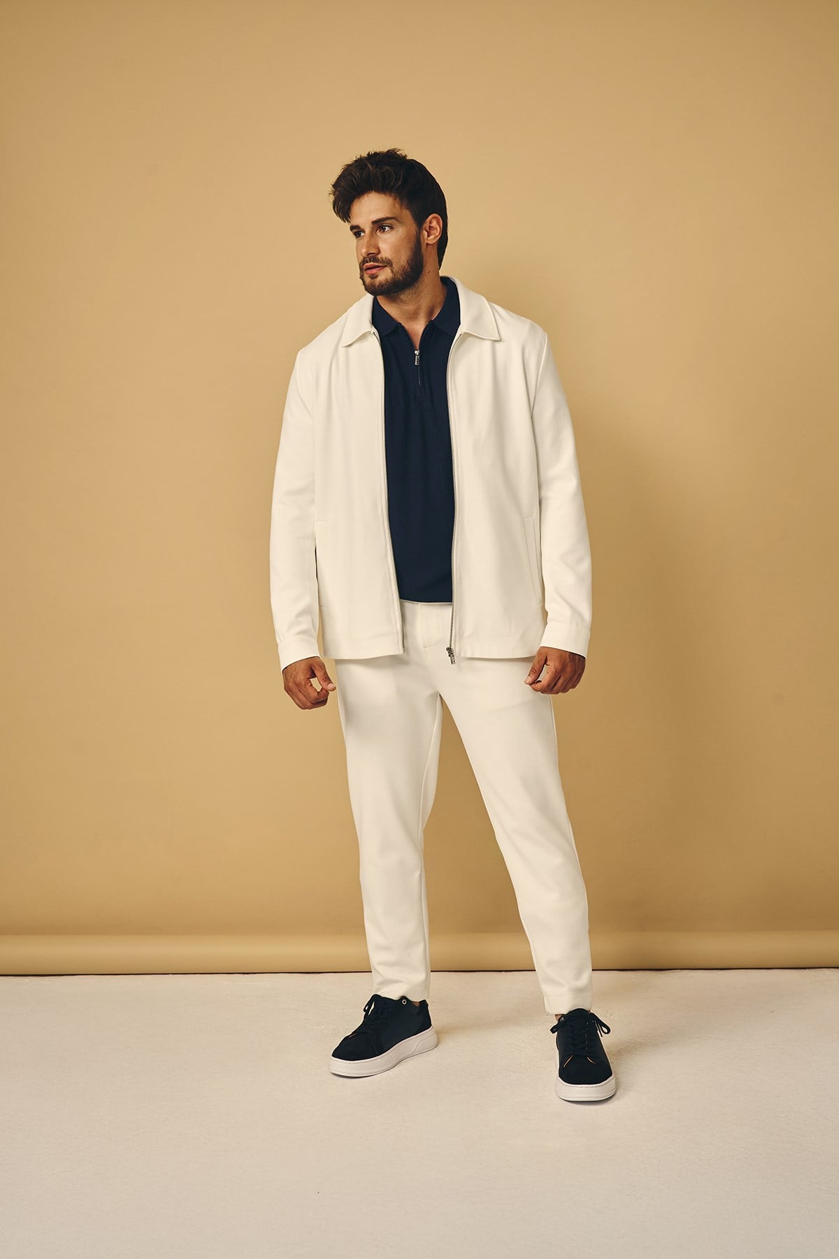 Ekru Regular Fit Diagonel Jakarlı Örme Pantolon