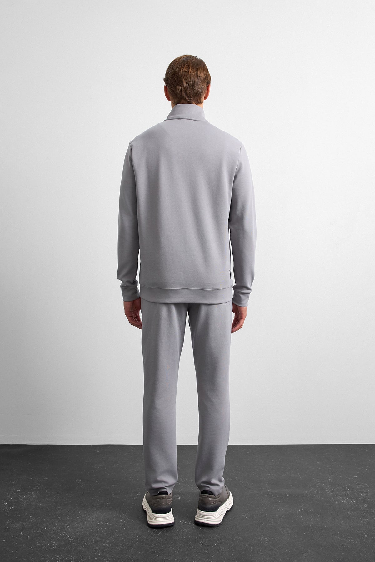 Gri Regular Fit Yarım Fermuarlı Sweatshirt