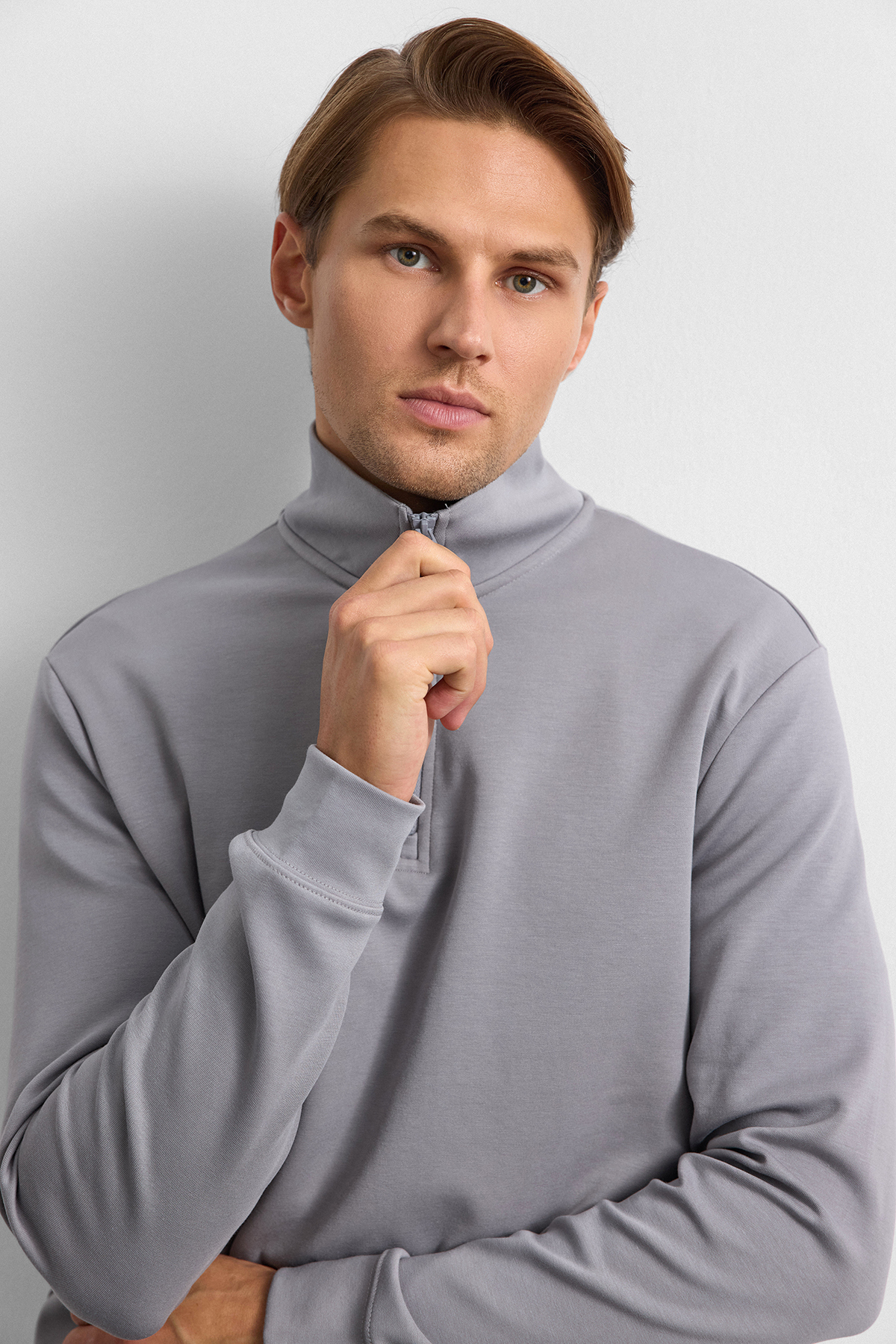 Gri Regular Fit Yarım Fermuarlı Sweatshirt