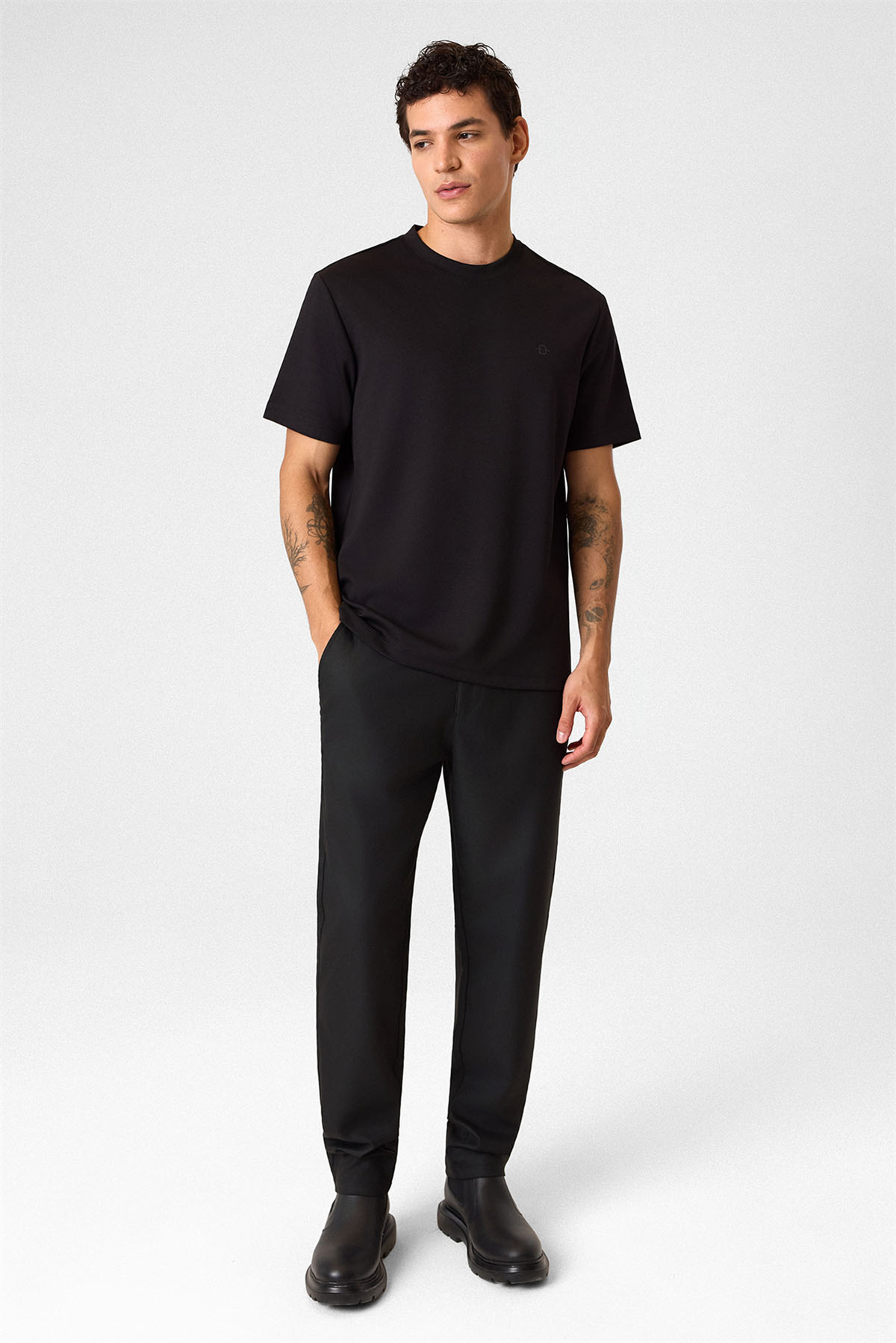 REGULAR FIT BASIC TSHIRT
