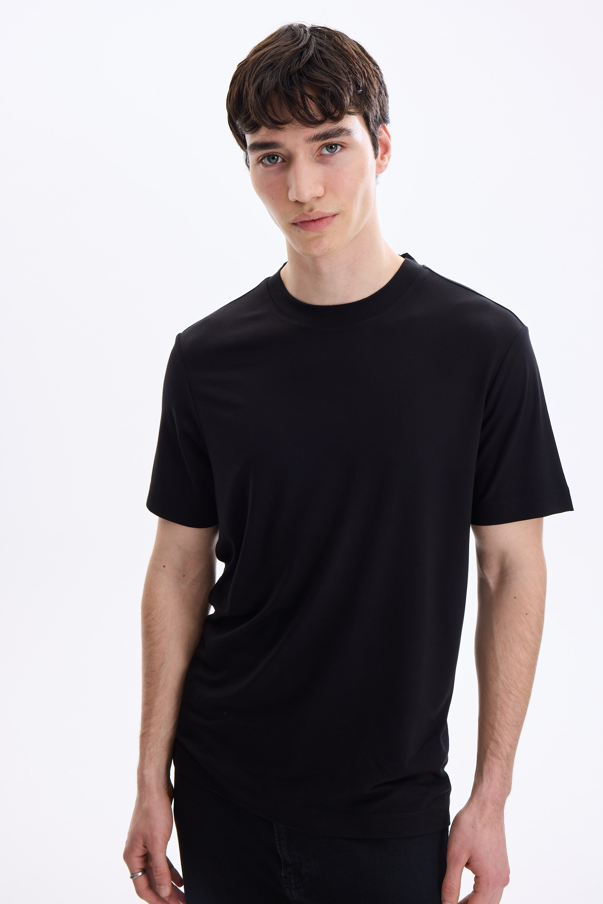 REGULAR FIT BASIC TSHIRT