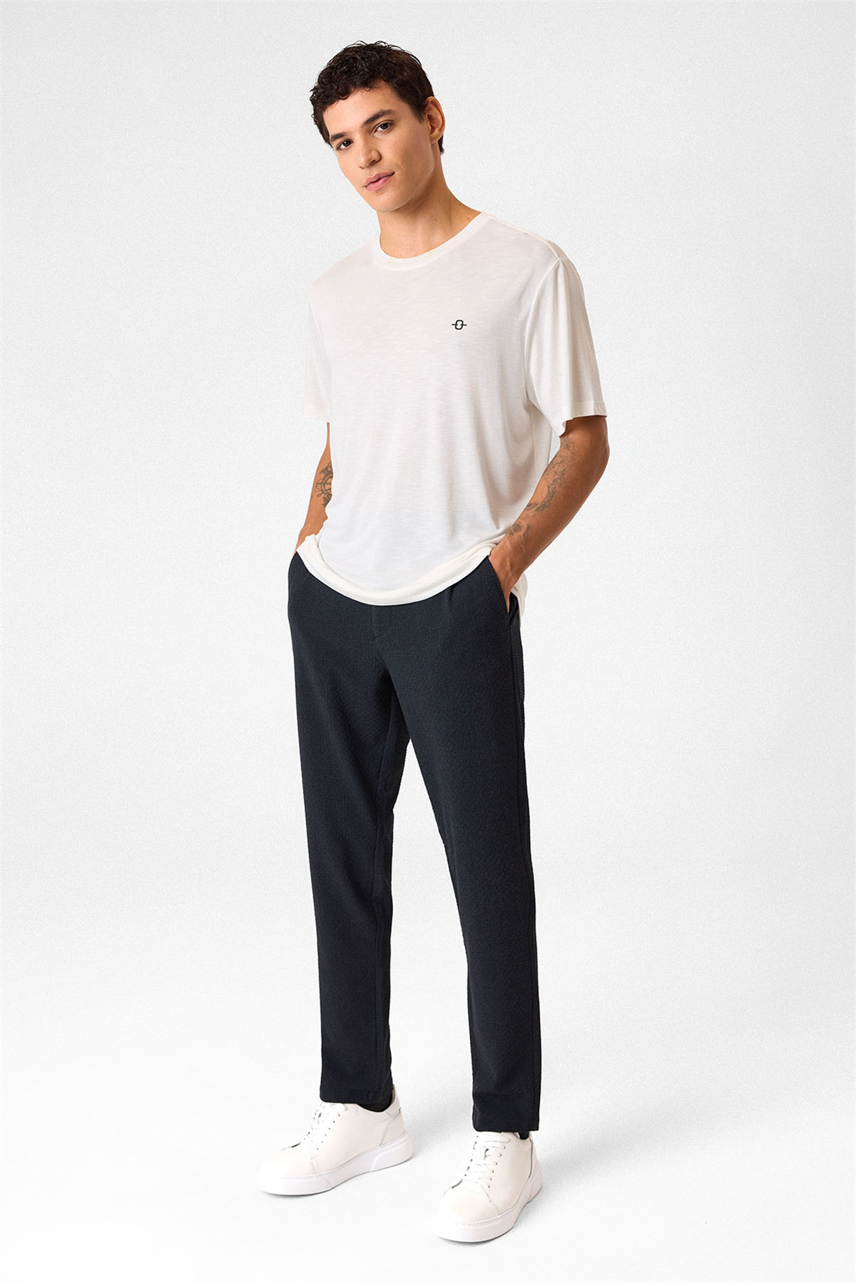 REGULAR FIT BASIC TSHIRT