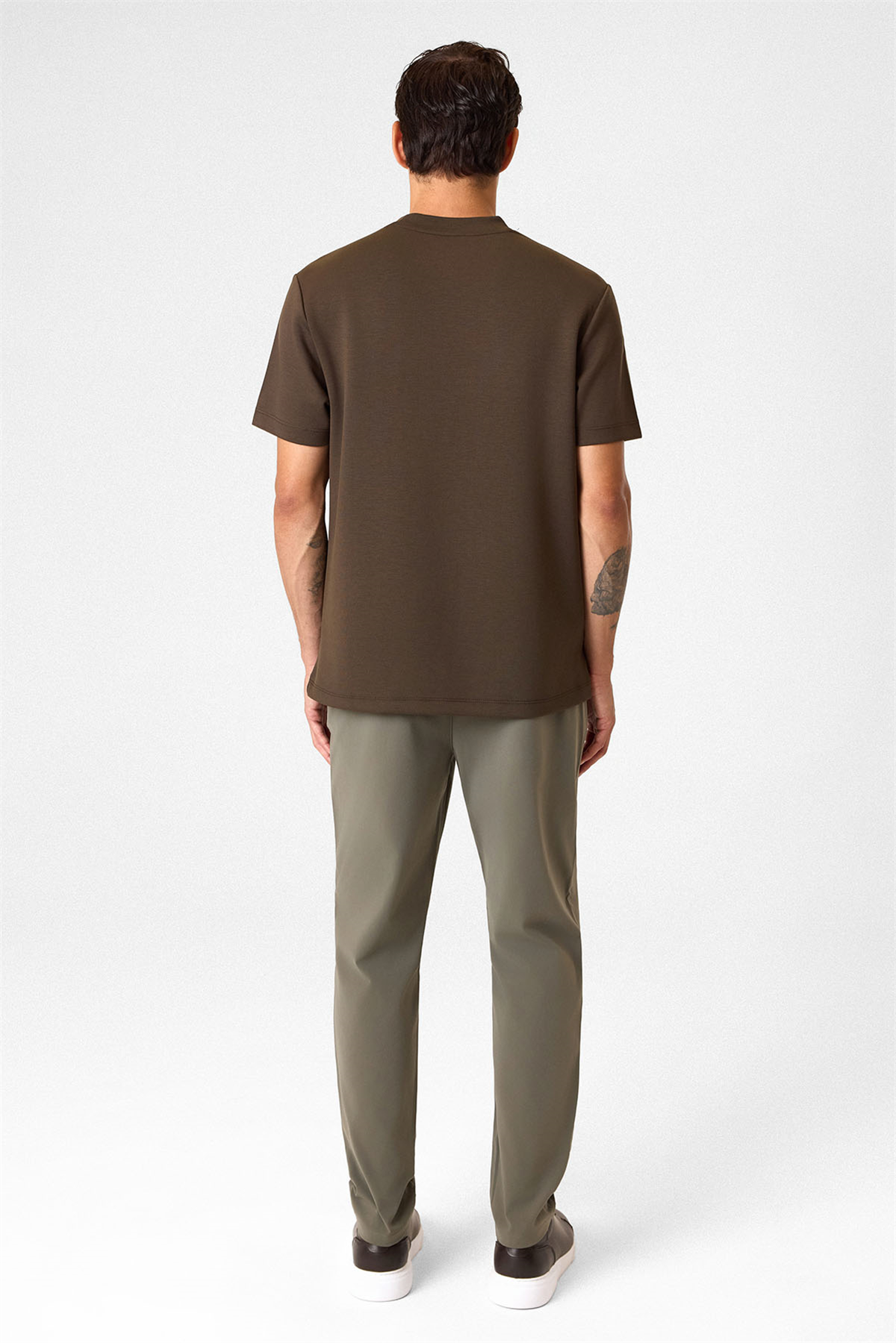 REGULAR FIT BASIC TSHIRT