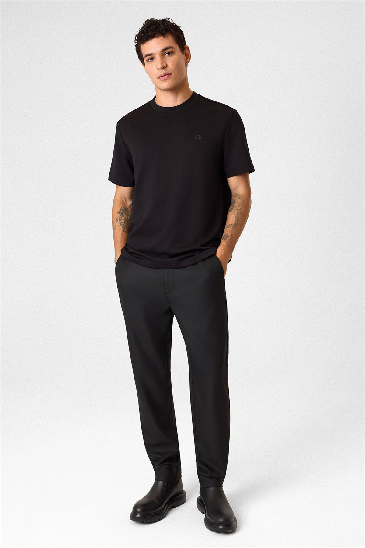 REGULAR FIT BASIC TSHIRT