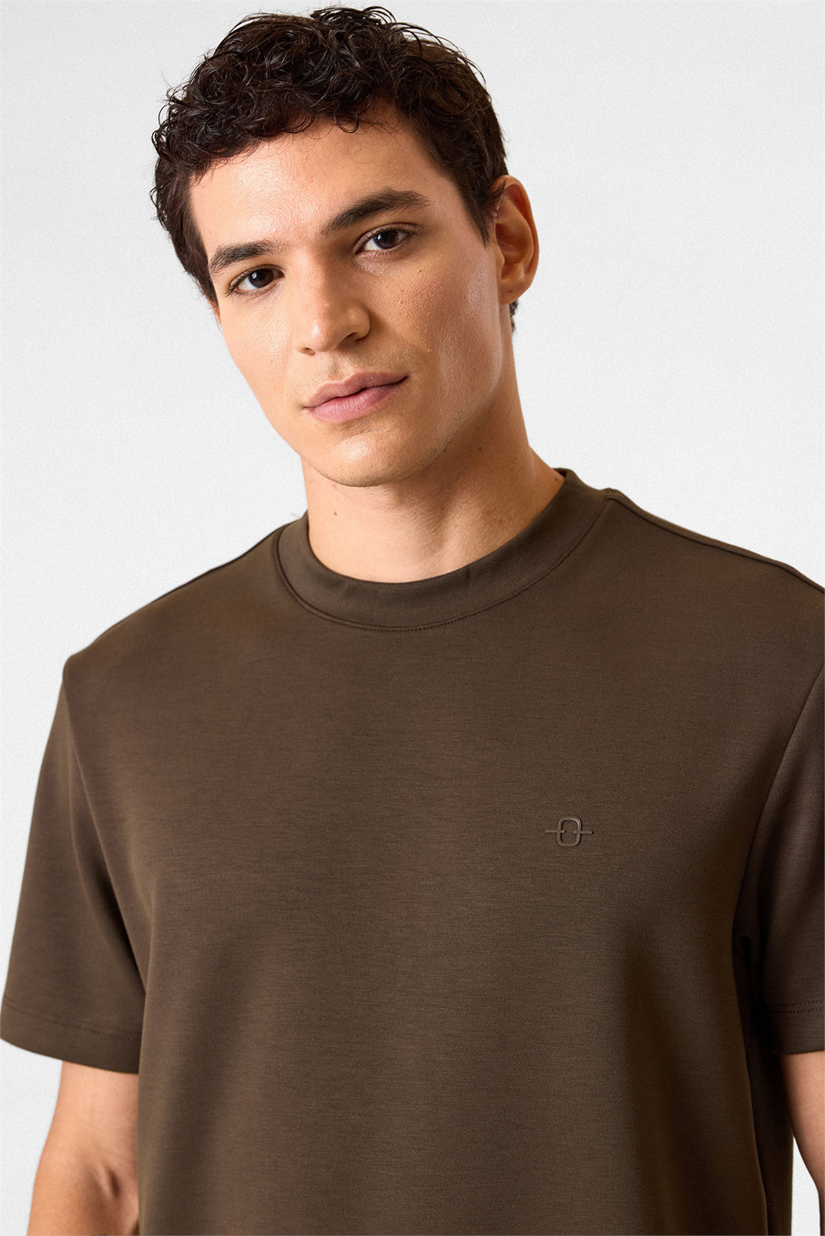 REGULAR FIT BASIC TSHIRT