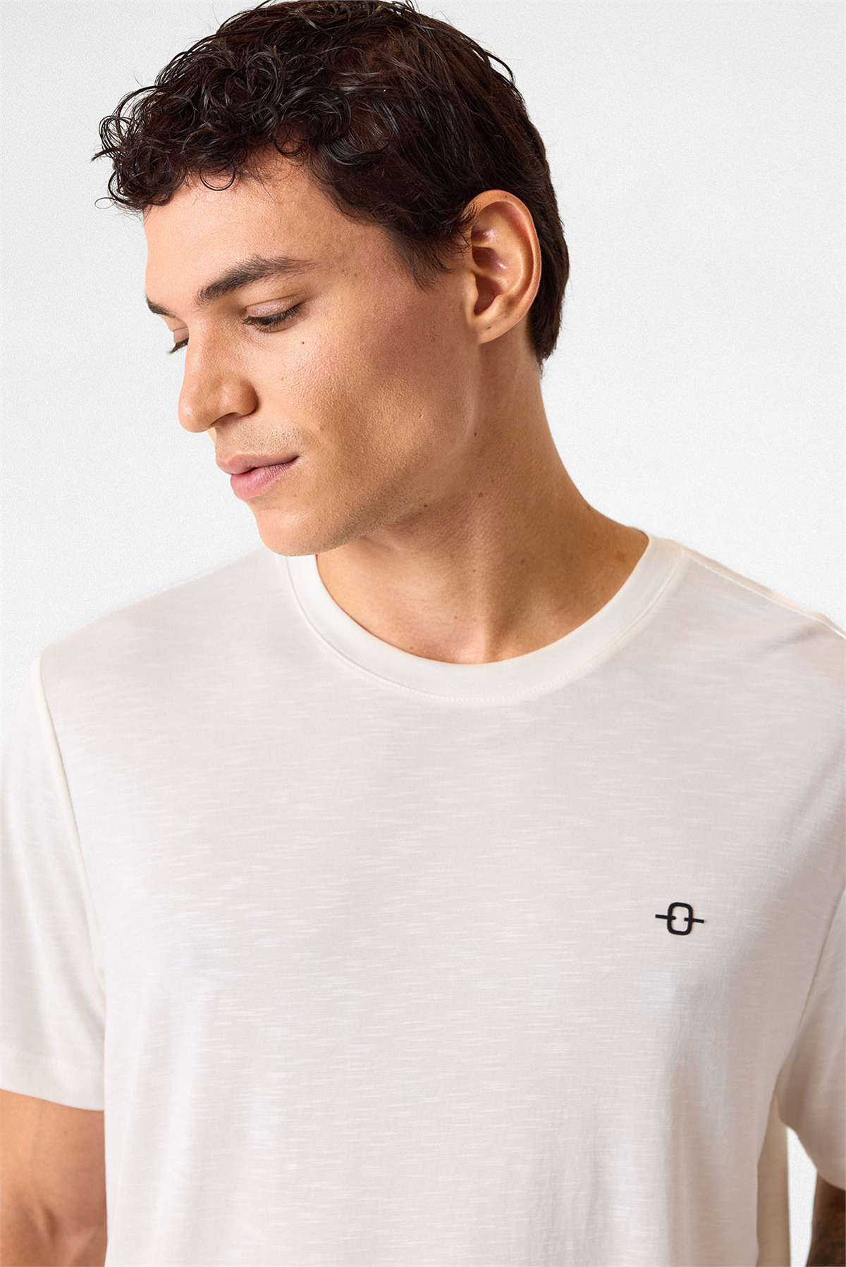 REGULAR FIT BASIC TSHIRT