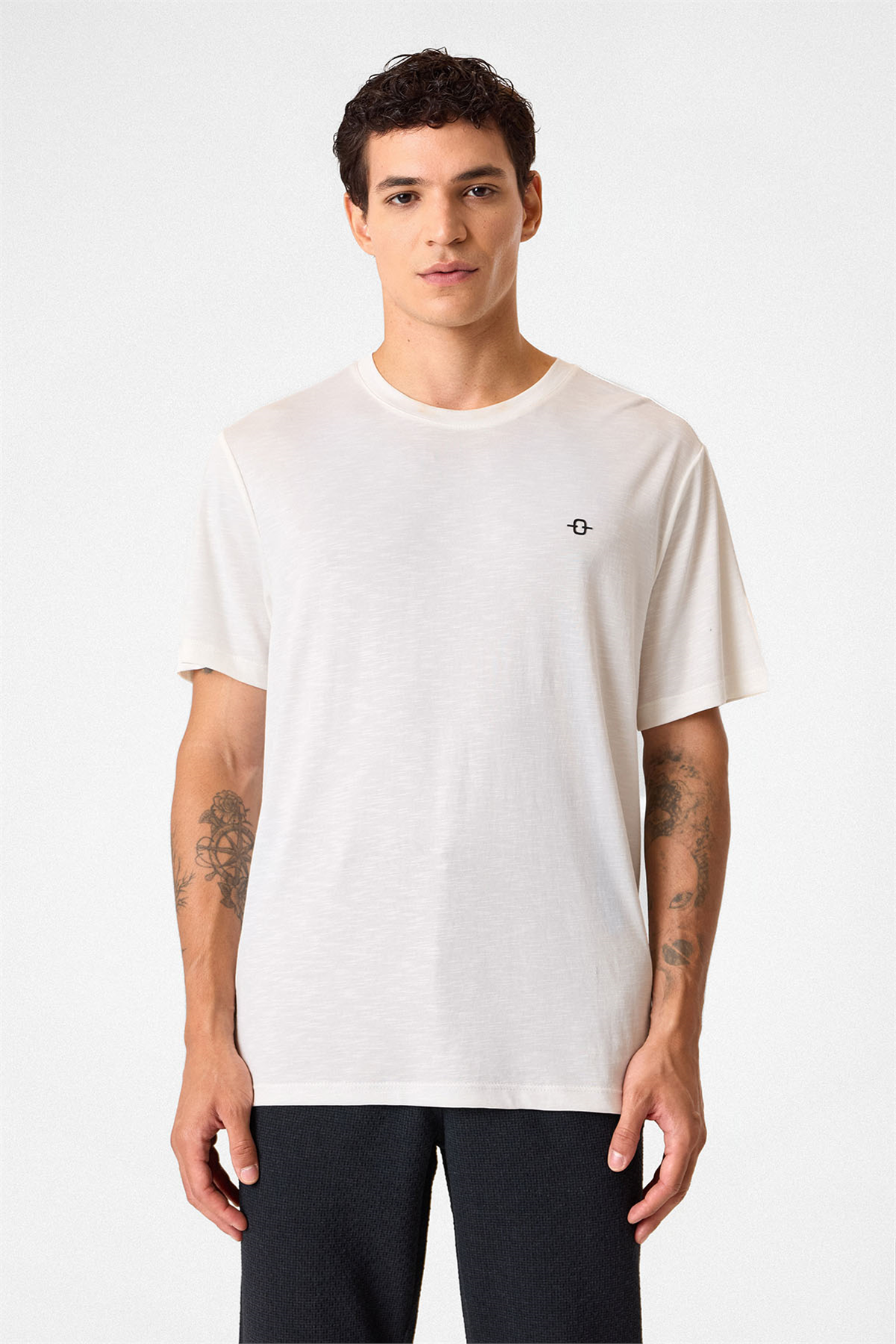 REGULAR FIT BASIC TSHIRT