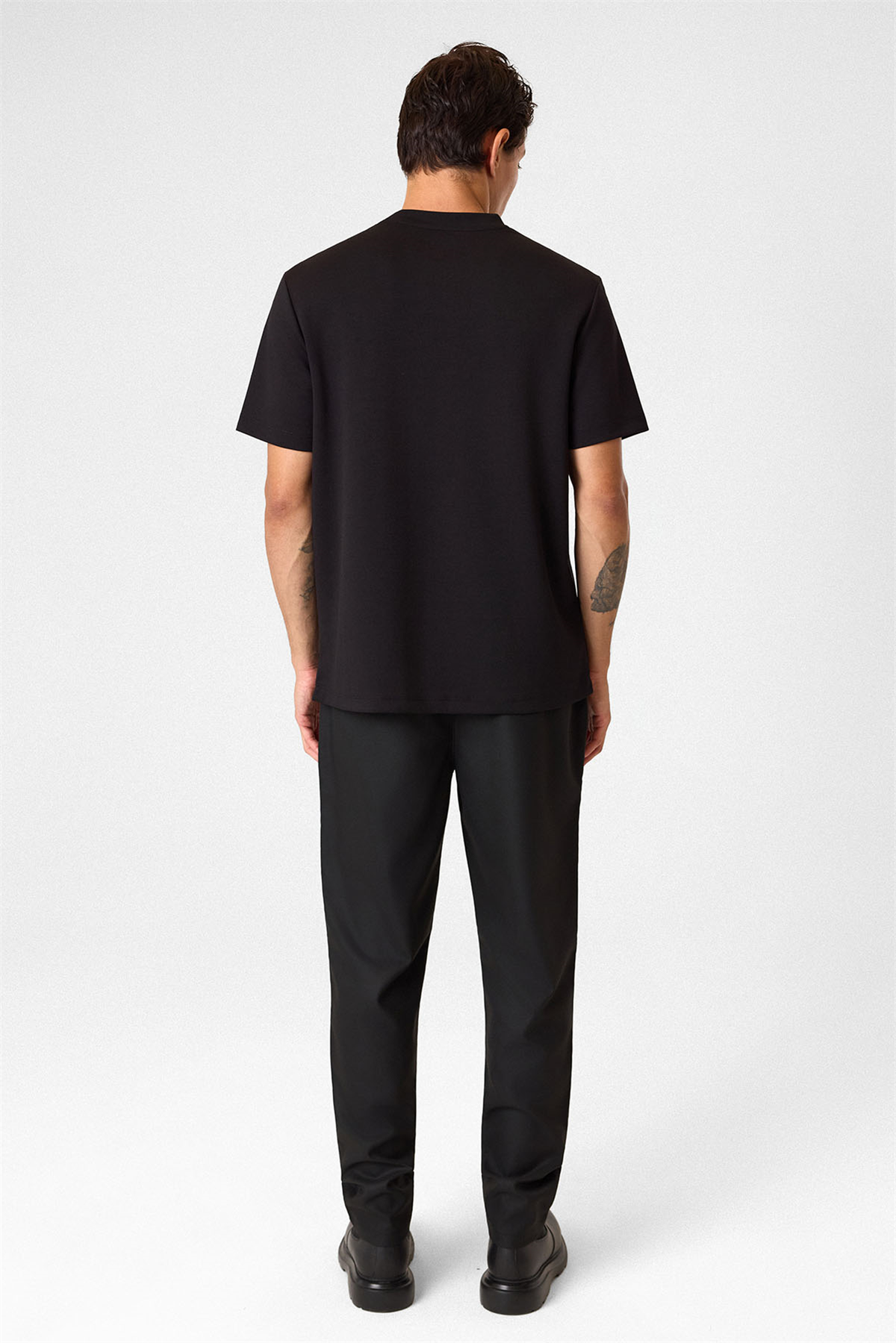 REGULAR FIT BASIC TSHIRT