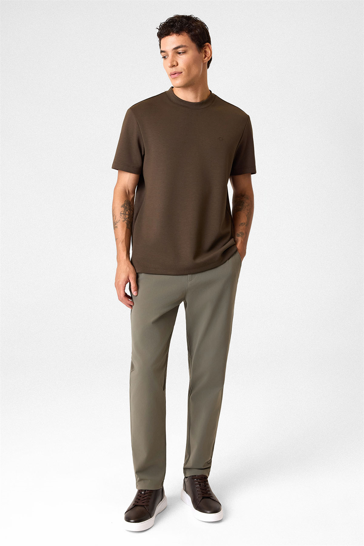 REGULAR FIT BASIC TSHIRT