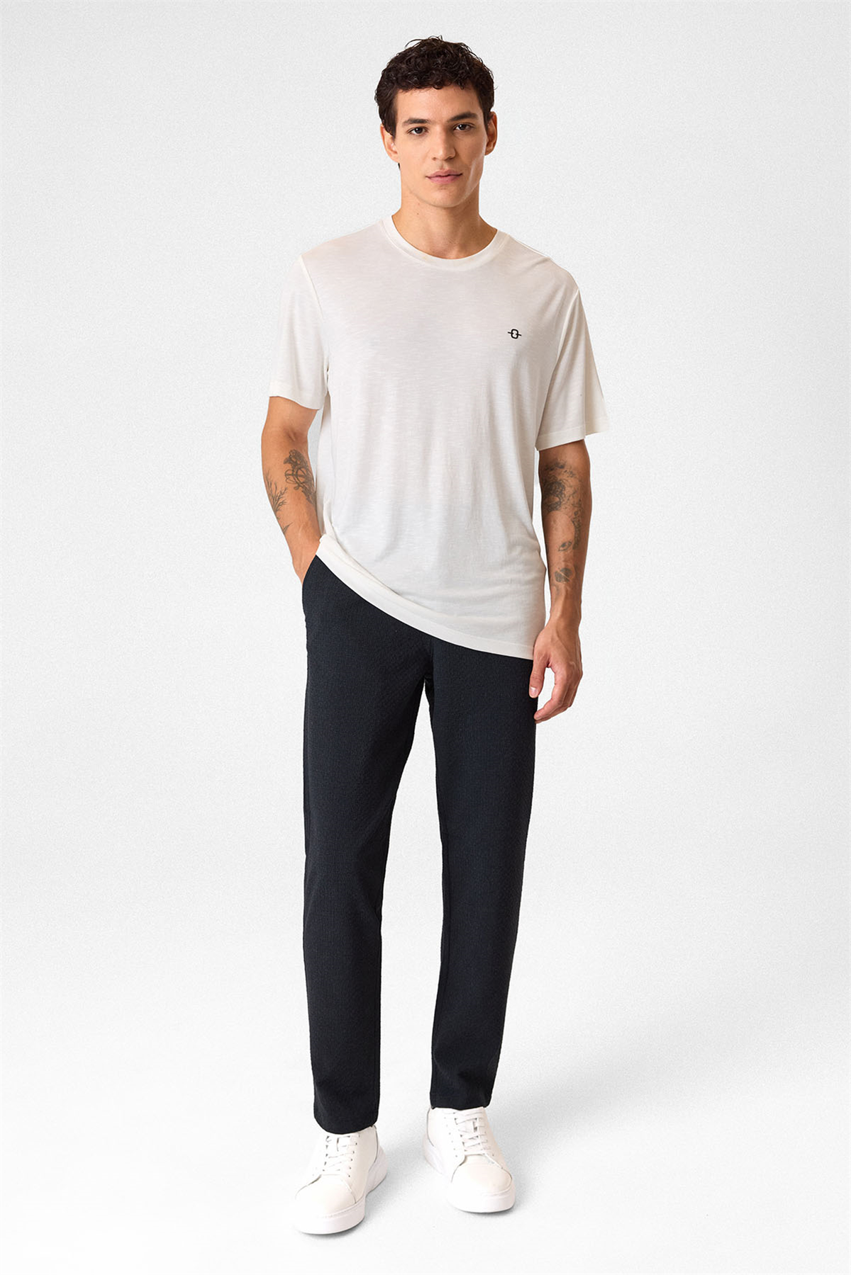 REGULAR FIT BASIC TSHIRT