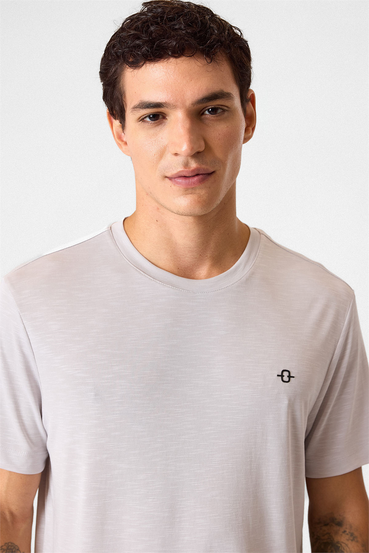 REGULAR FIT BASIC TSHIRT