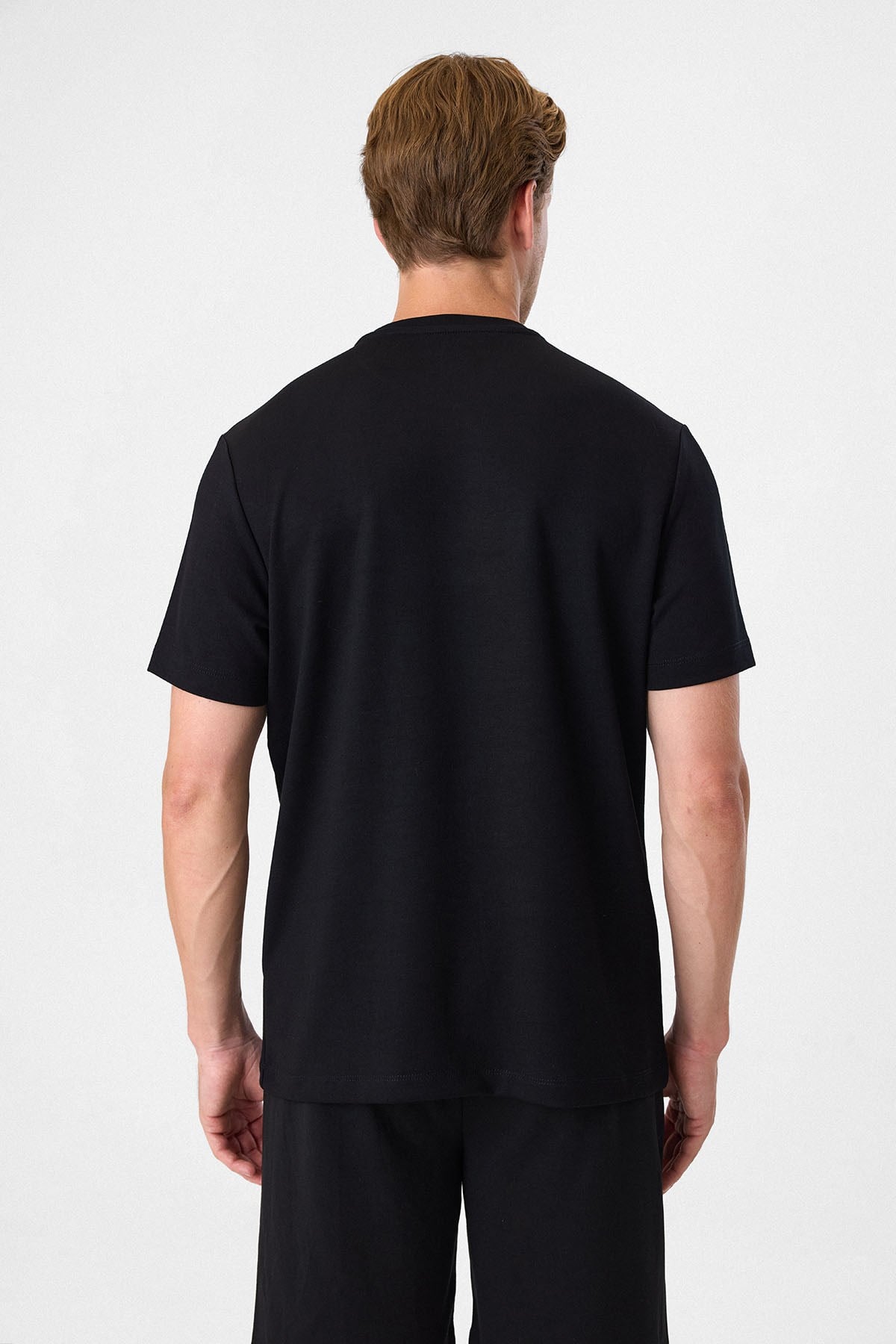 REGULAR FIT BASIC TSHIRT