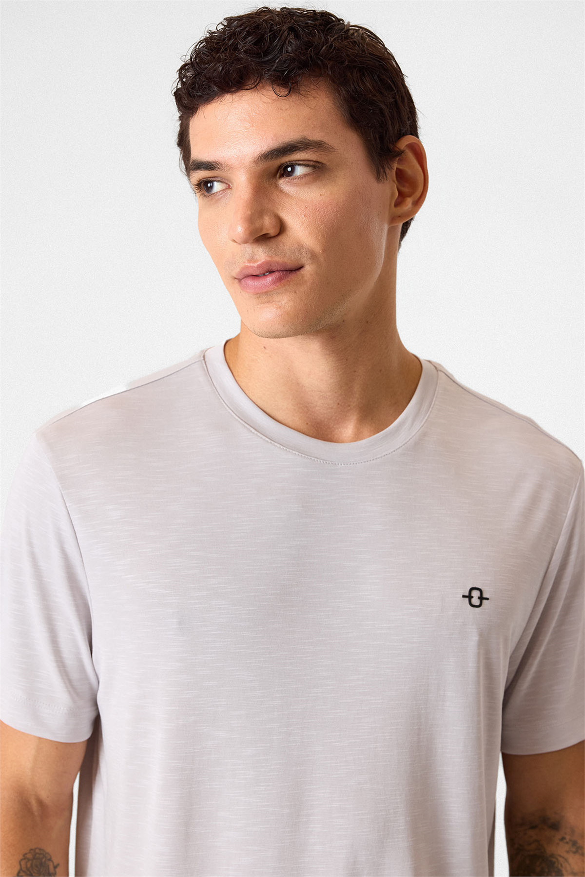 REGULAR FIT BASIC TSHIRT