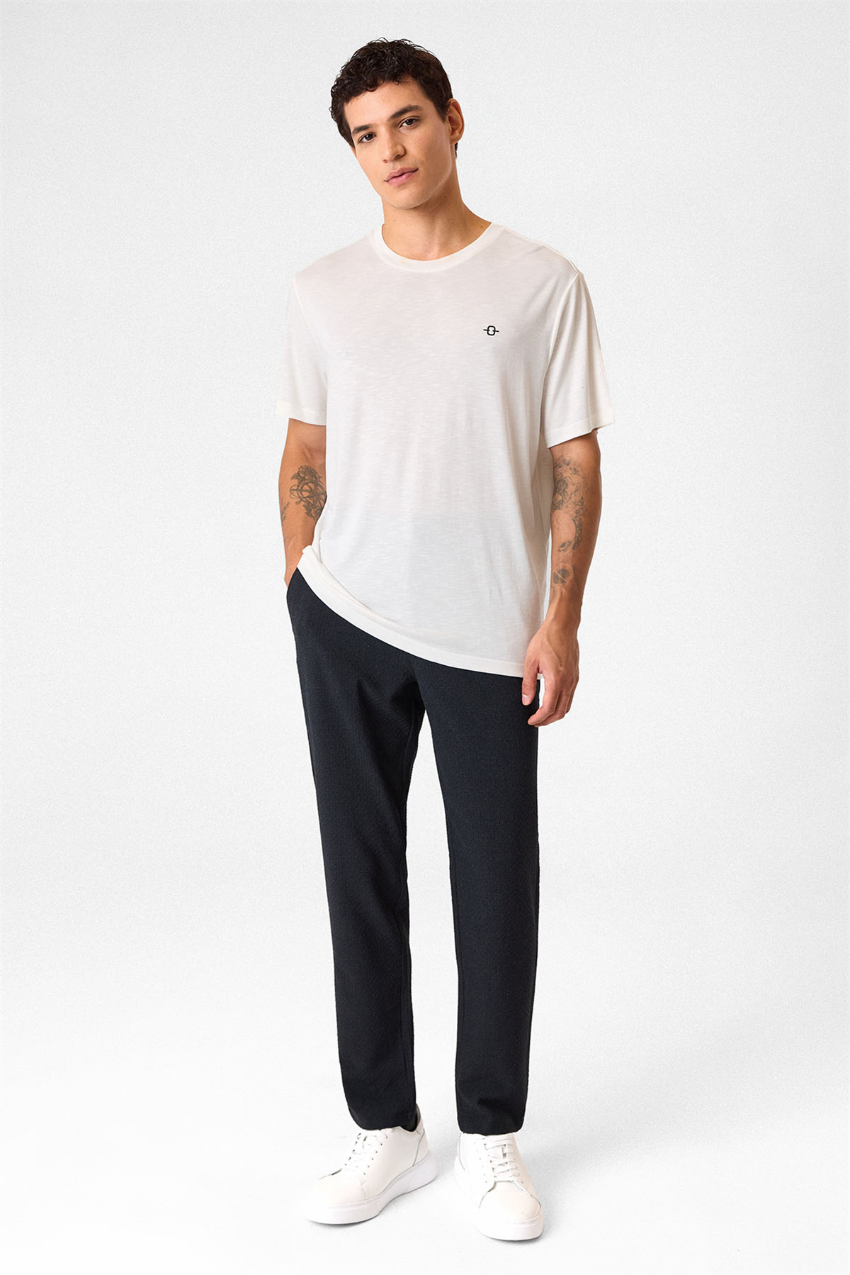 REGULAR FIT BASIC TSHIRT
