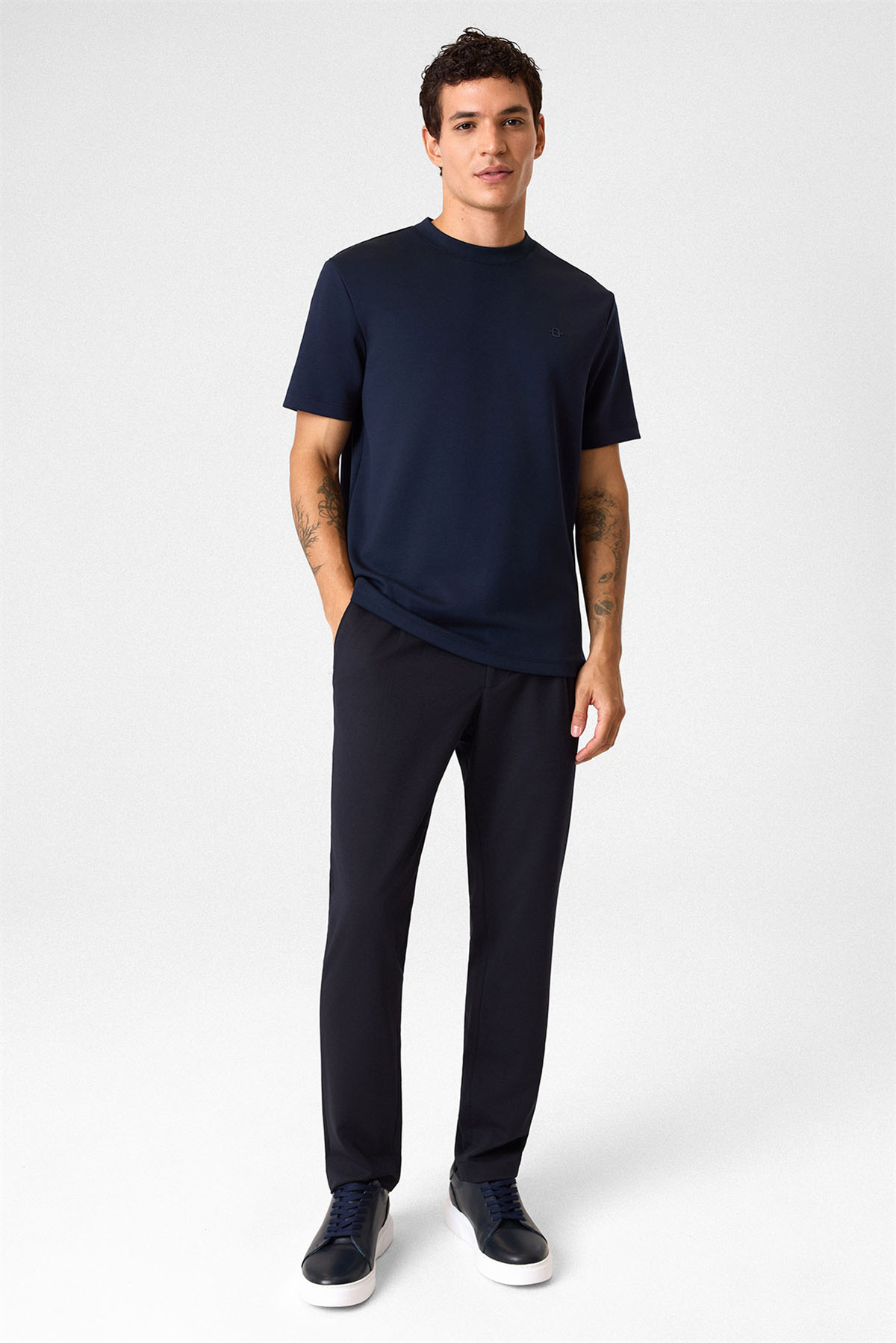 REGULAR FIT BASIC TSHIRT