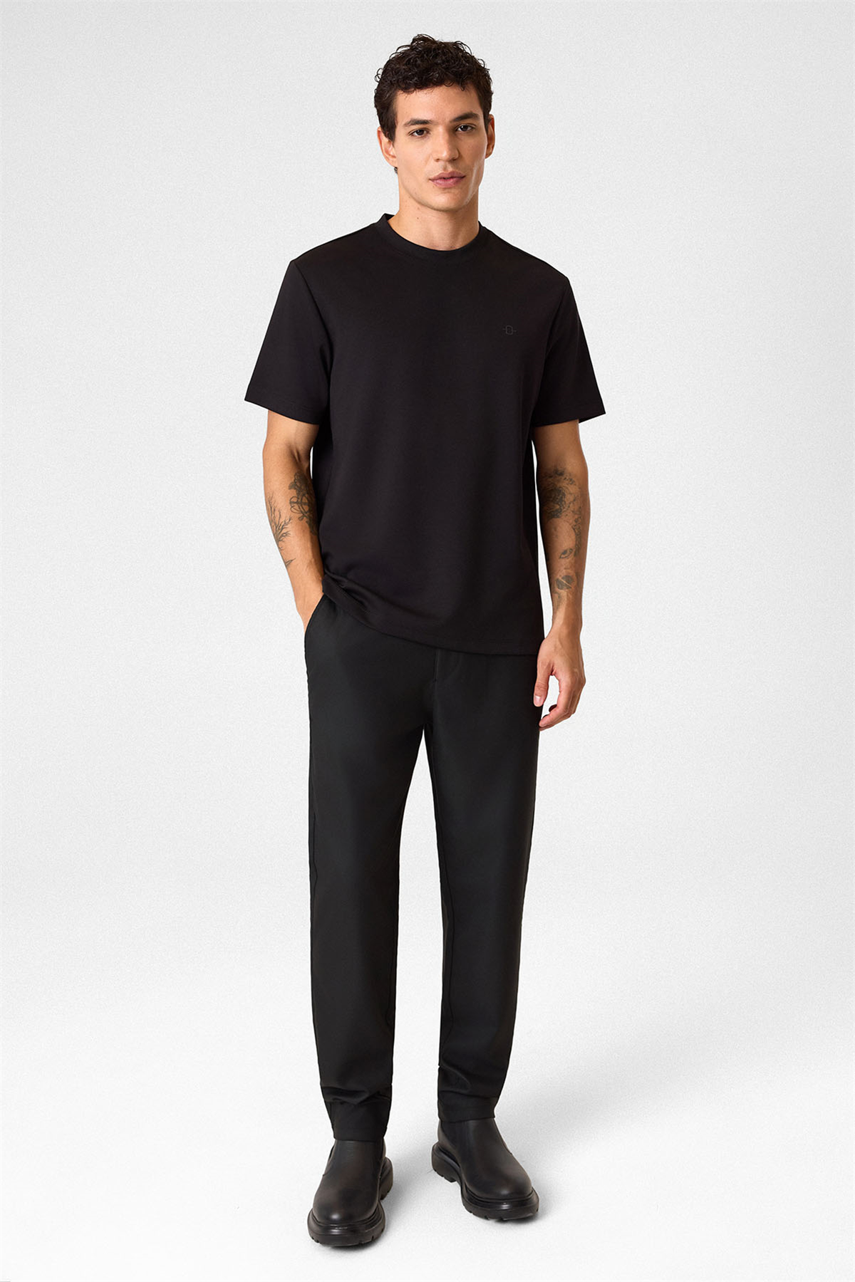 REGULAR FIT BASIC TSHIRT