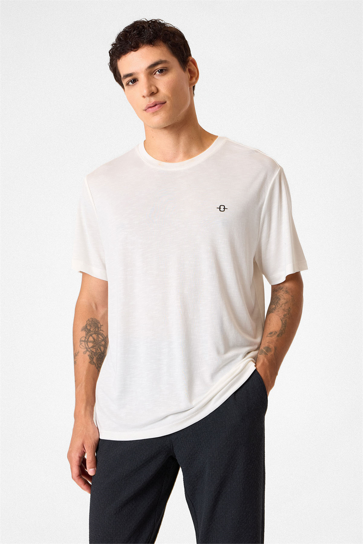 REGULAR FIT BASIC TSHIRT