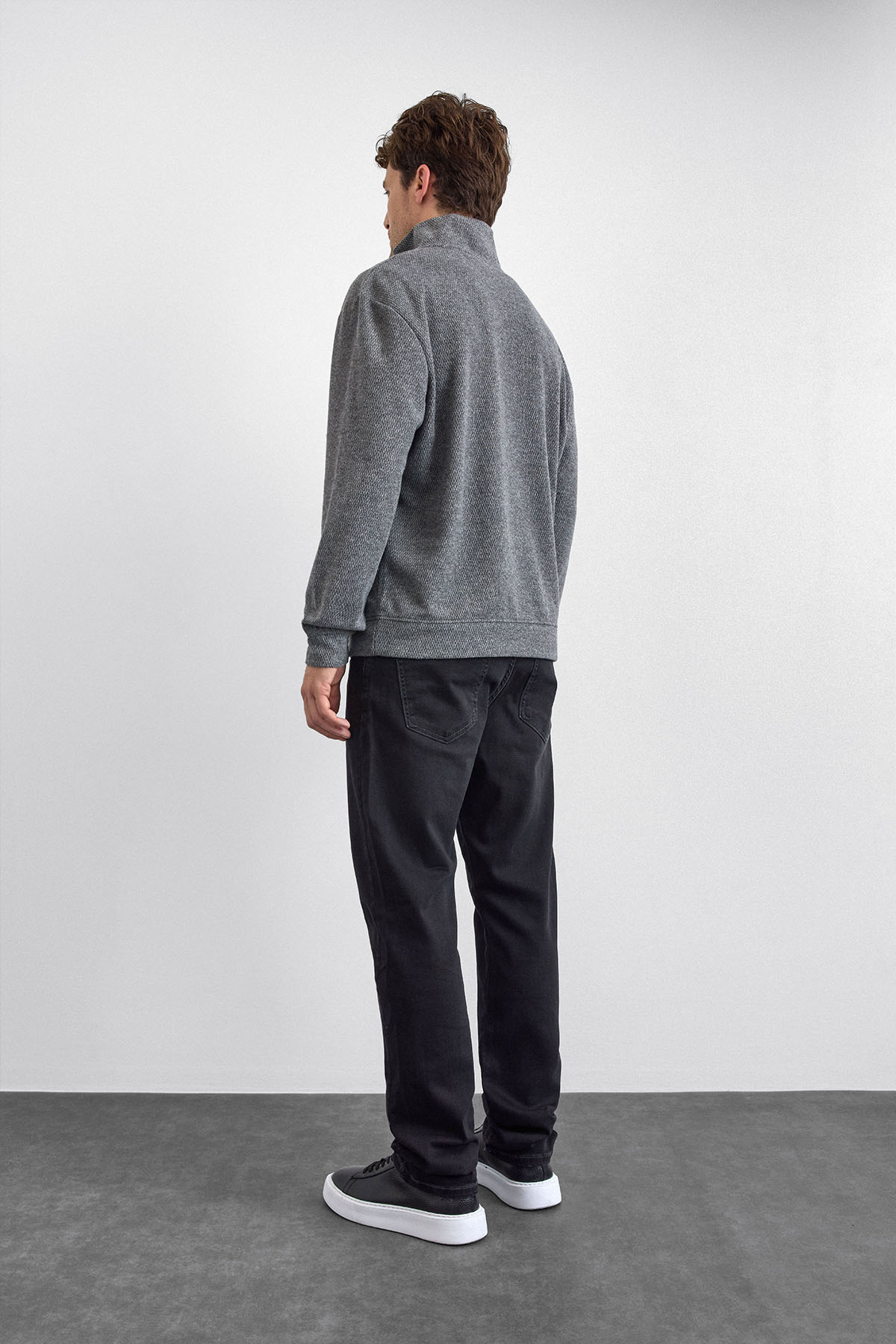 REGULAR FIT DİK YAKA SWEAT