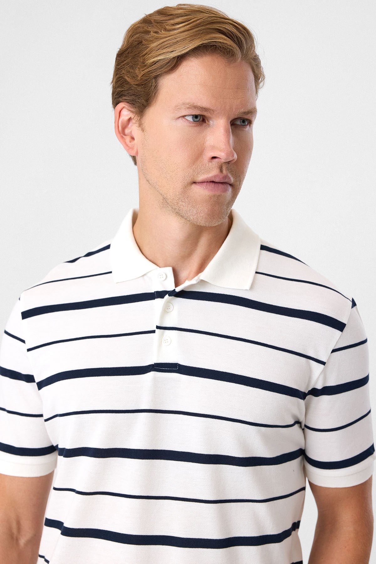 REGULAR FIT DÜĞMELİ POLO YAKA TSHIRT