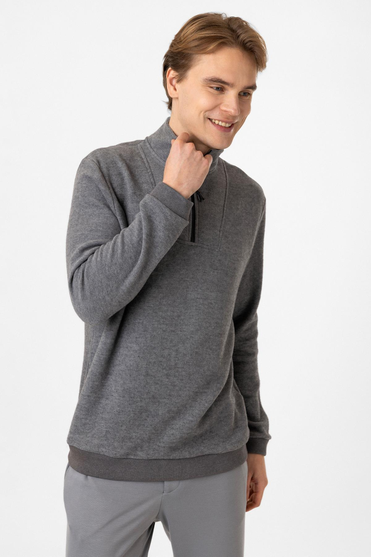 Regular Fit Fermuarlı Balıkçı Yaka Sweatshirt