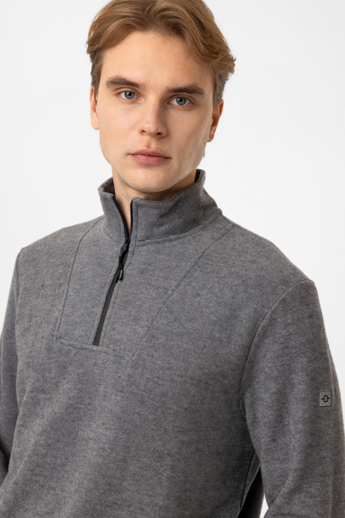 Regular Fit Fermuarlı Balıkçı Yaka Sweatshirt