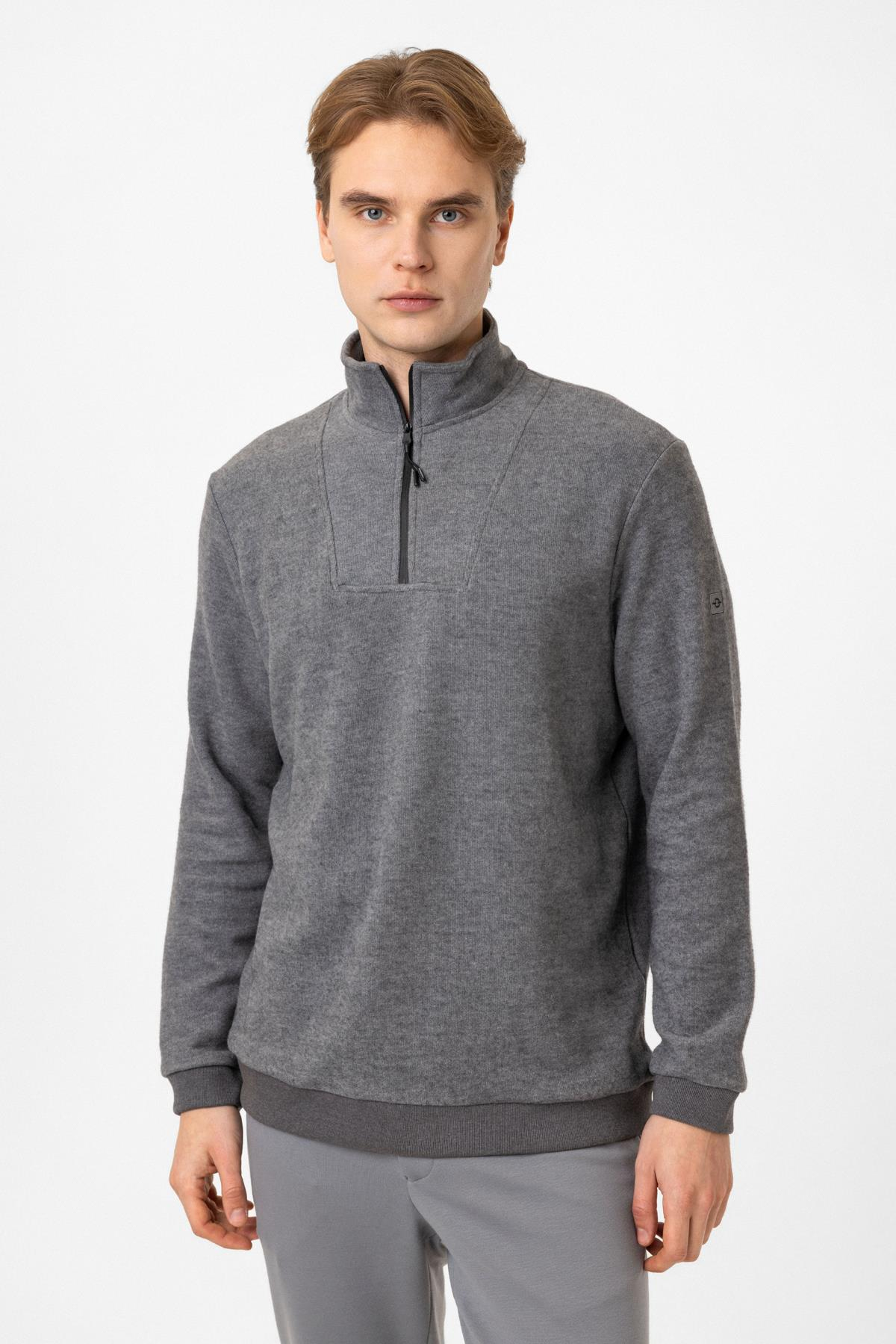 Regular Fit Fermuarlı Balıkçı Yaka Sweatshirt