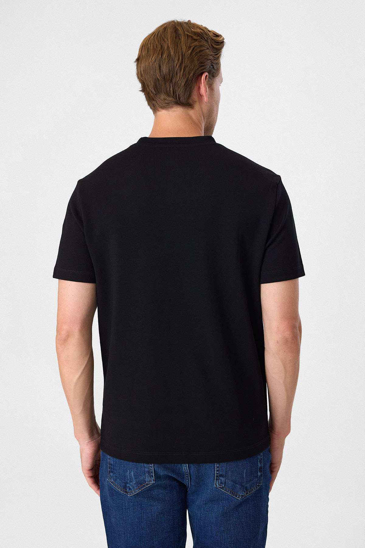 Regular Fit Siyah Bisiklet Yaka Tişört
