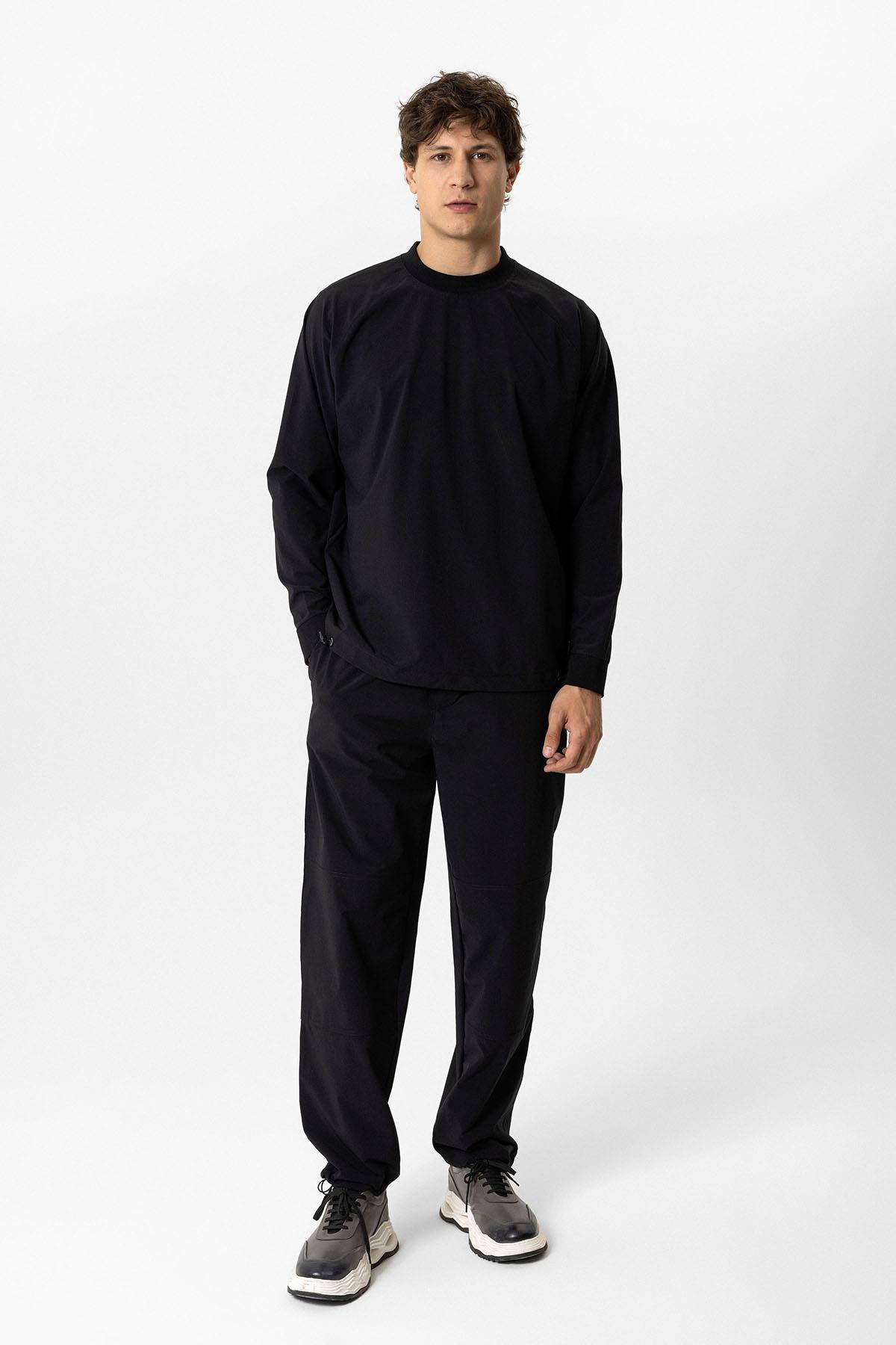 Siyah Regular Fit Bisiklet Yaka Paraşüt Kumaş Sweatshirt