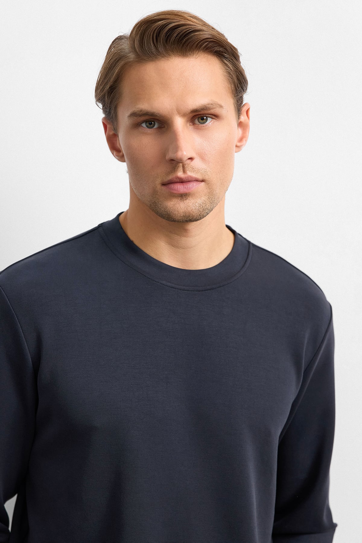 Siyah Regular Fit Bisiklet Yaka Sweatshirt