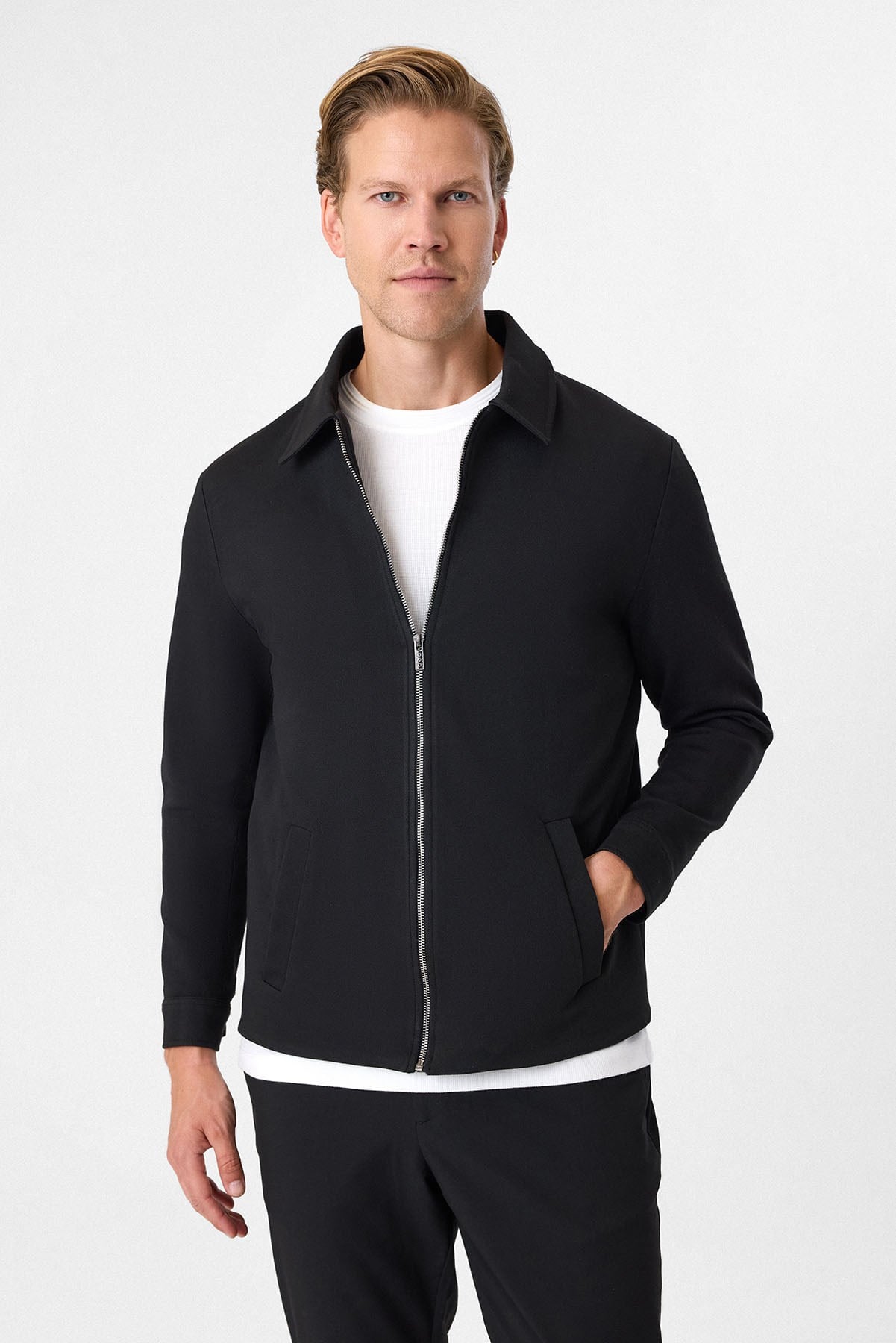 Siyah Regular Fit Fermuarlı Diagonel Mont