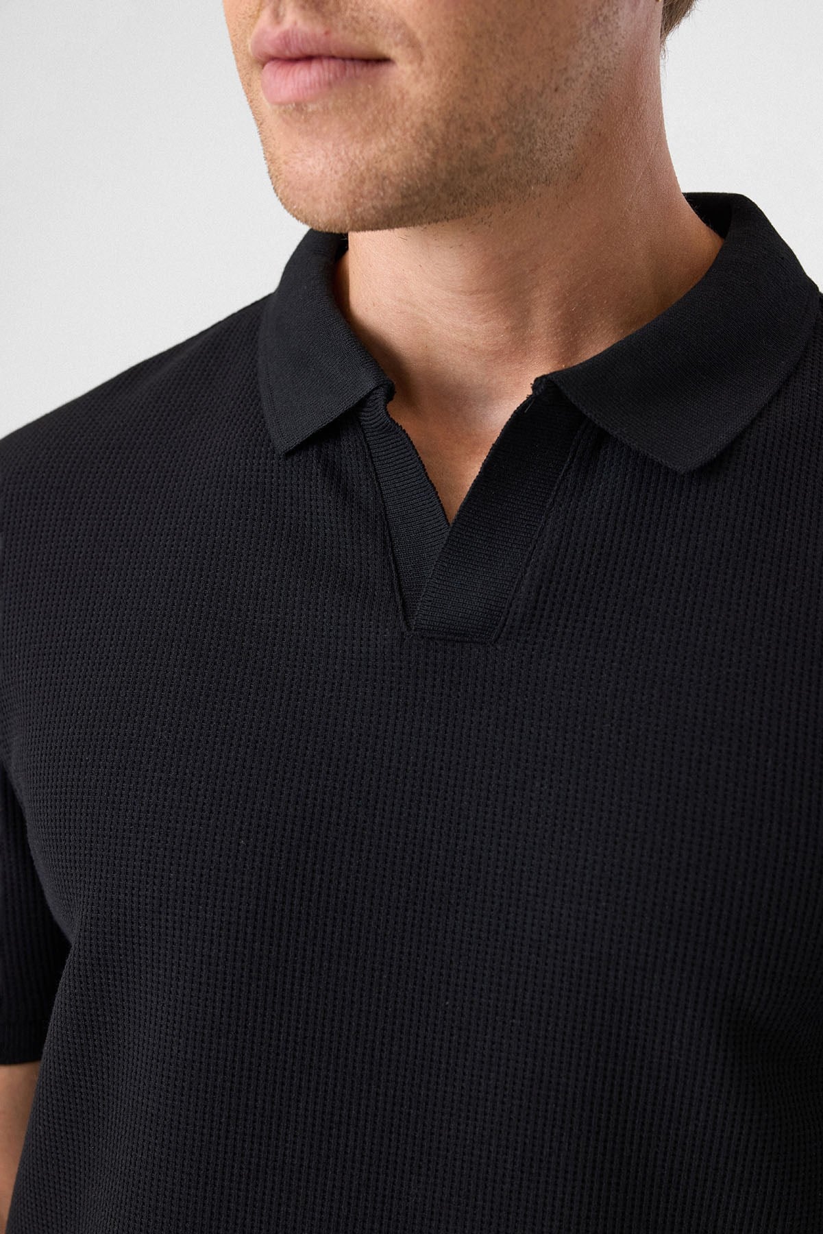 V PATLI POLO YAKA WAFFLE T-SHIRT