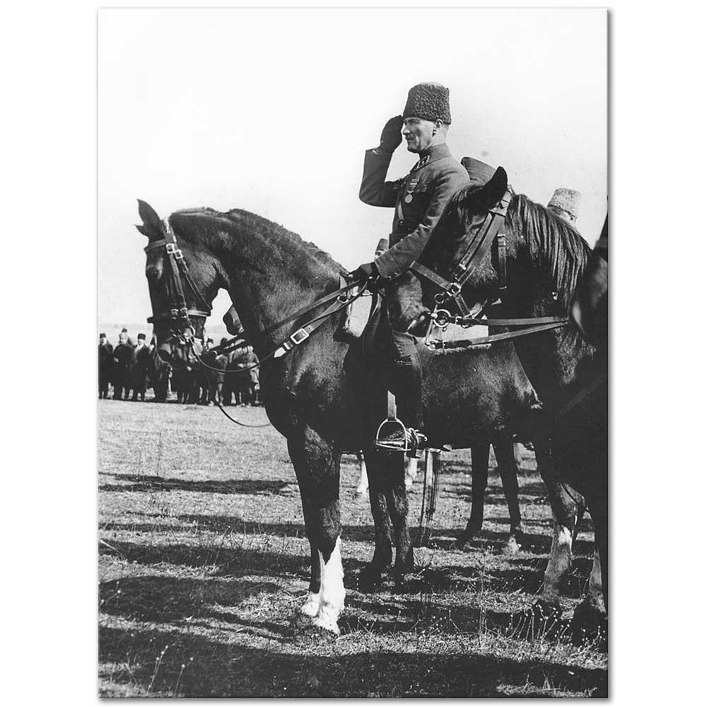 Atatürk Tatbikatı İzlerken