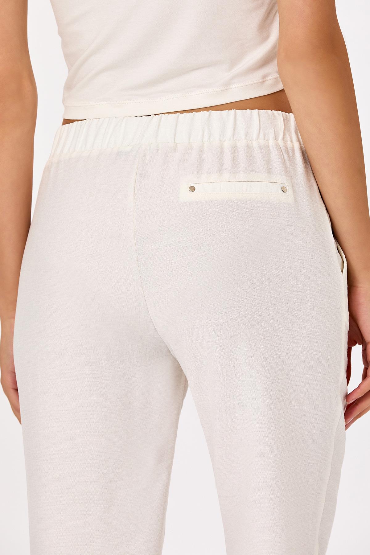 Beli Lastikli Paçası Metal Aksesuarlı Cepli Pantolon 025-3510