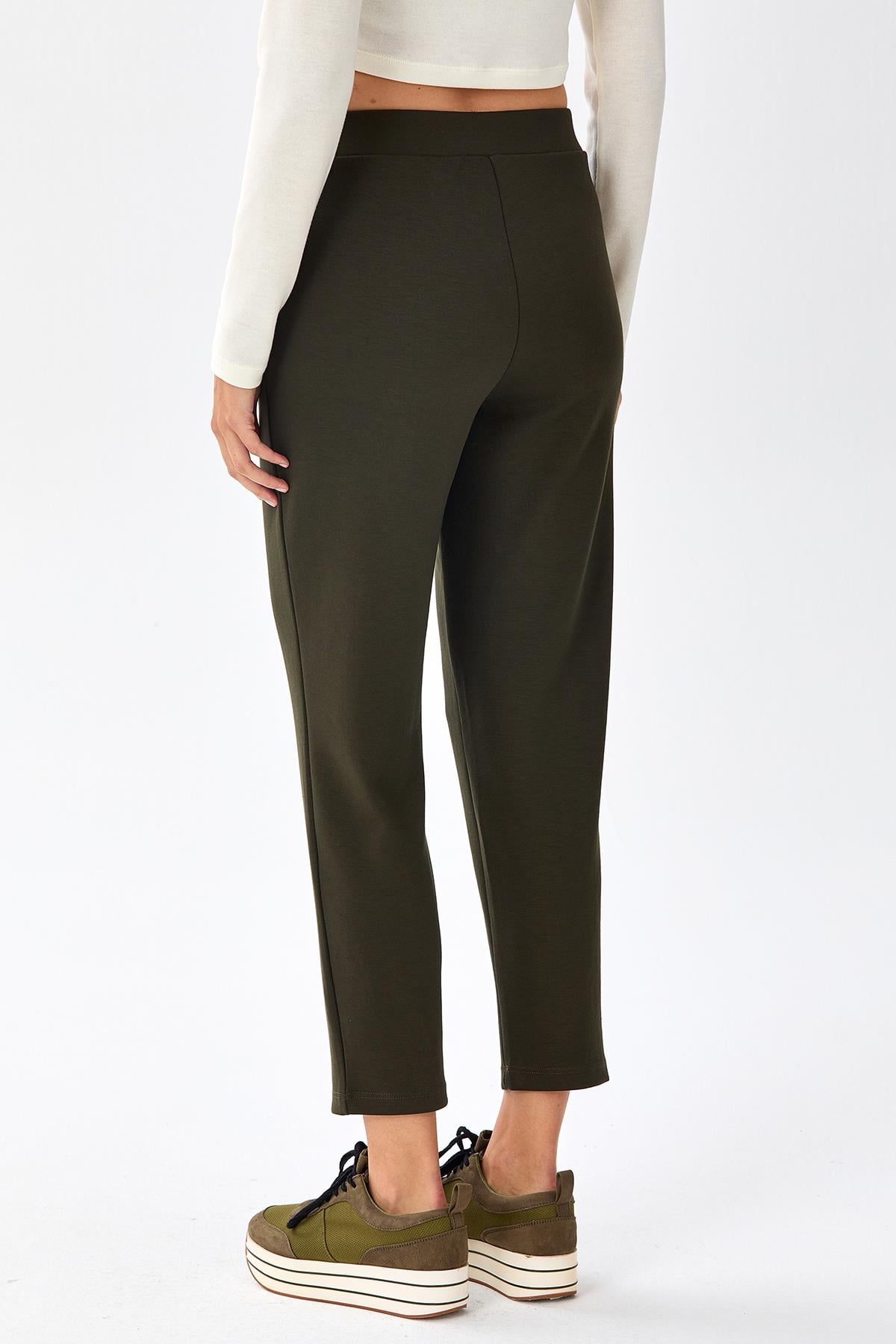 Beli Lastikli ve Taş Şerit Detaylı Pantolon 256-2107