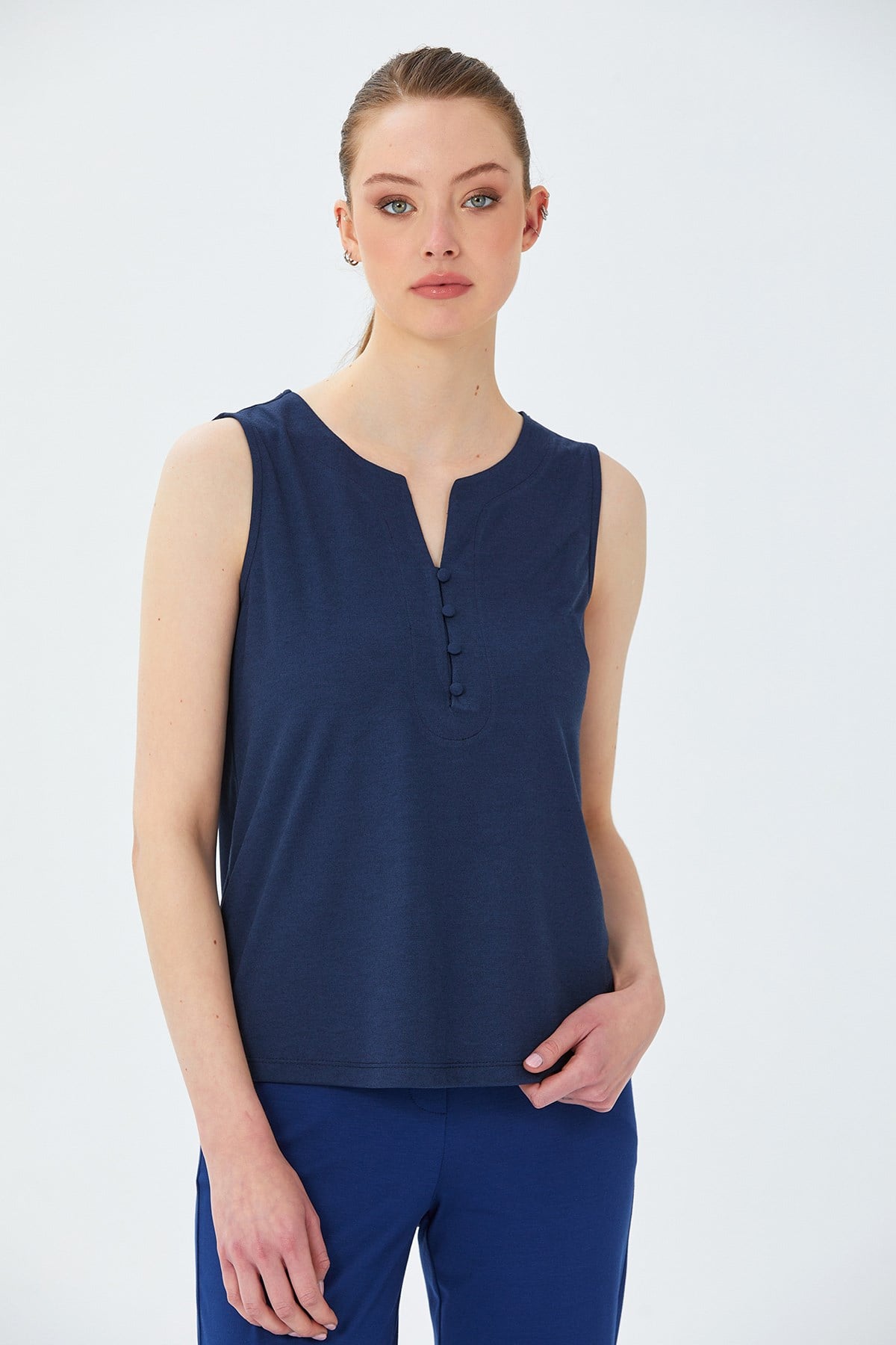 Önü Düğmeli Kolsuz Bluz 026-1033